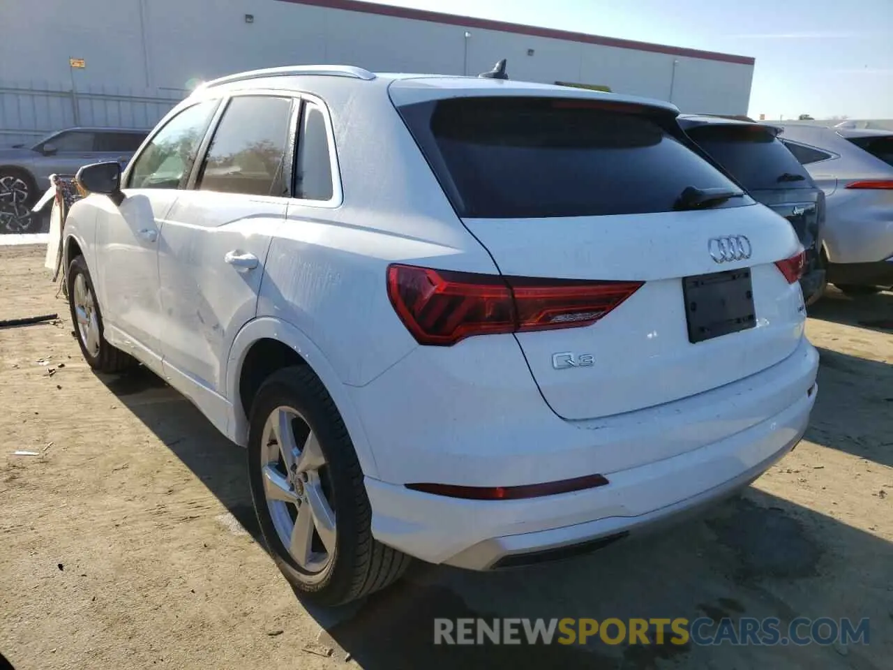 2 fotografías del automóvil dañado WA1AUCF3XM1087993 AUDI Q3 2021