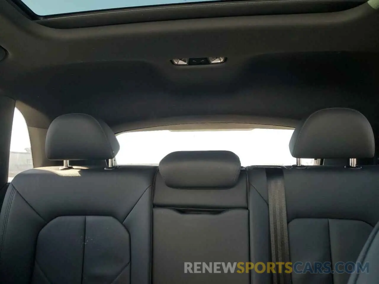 10 fotografías del automóvil dañado WA1AUCF3XM1092773 AUDI Q3 2021