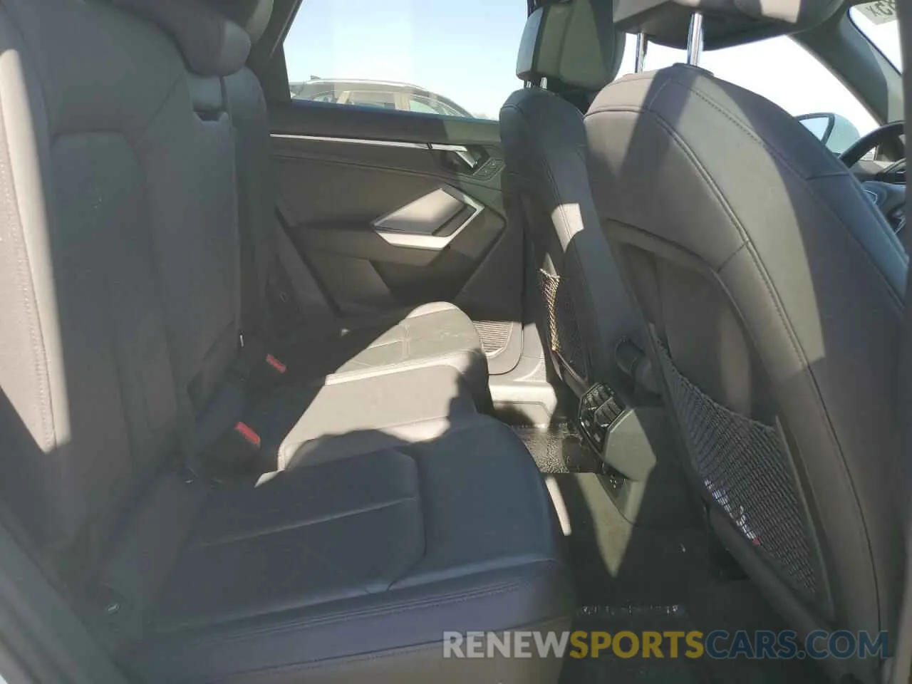 11 fotografías del automóvil dañado WA1AUCF3XM1092773 AUDI Q3 2021