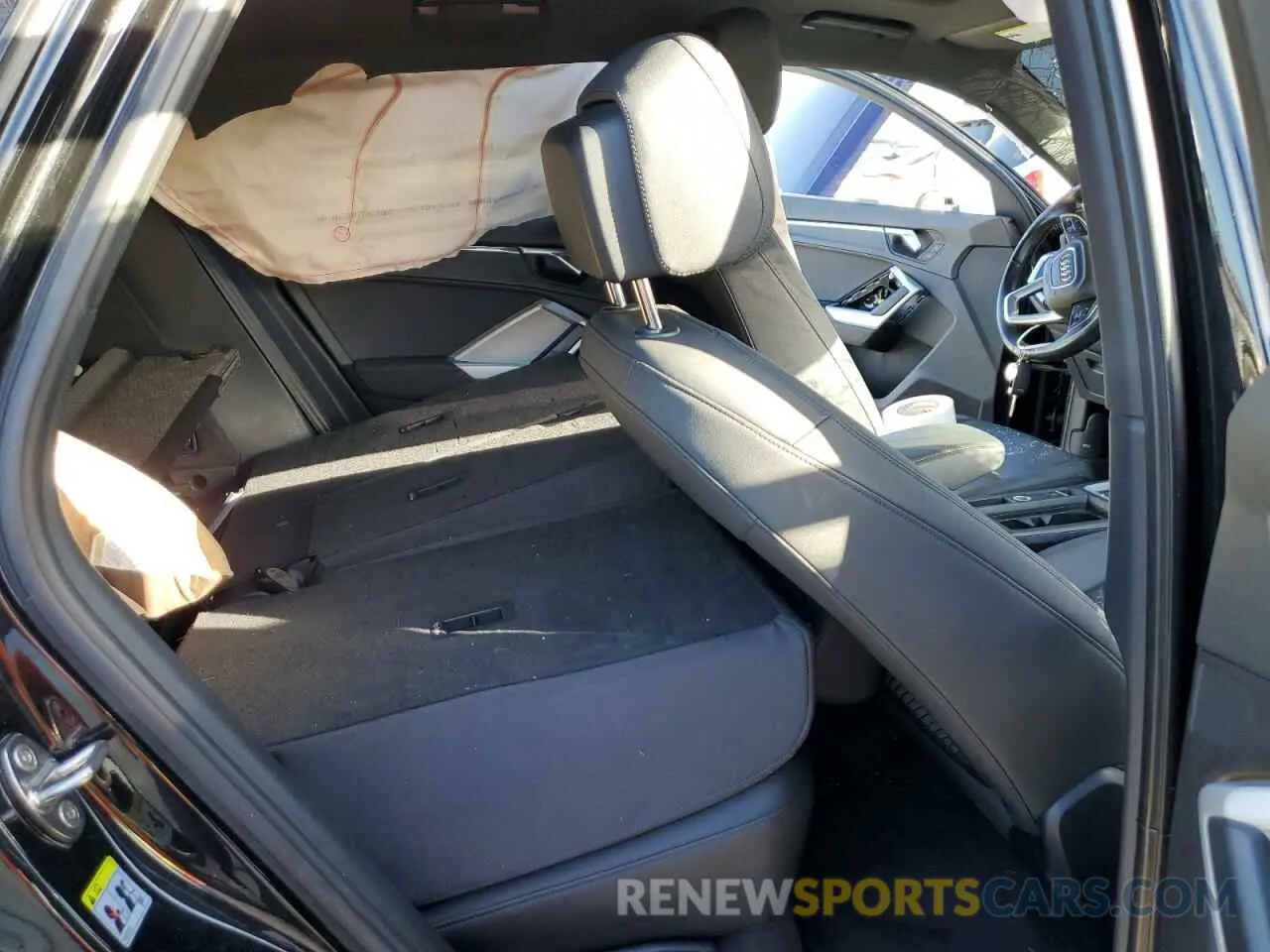 10 fotografías del automóvil dañado WA1AUCF3XM1102072 AUDI Q3 2021
