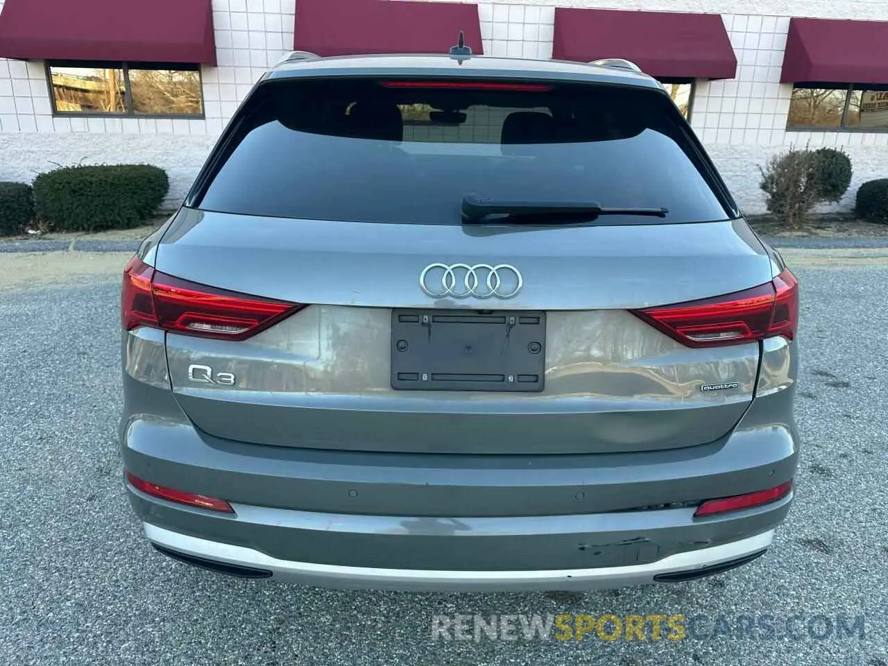 13 fotografías del automóvil dañado WA1AUCF3XM1102363 AUDI Q3 2021