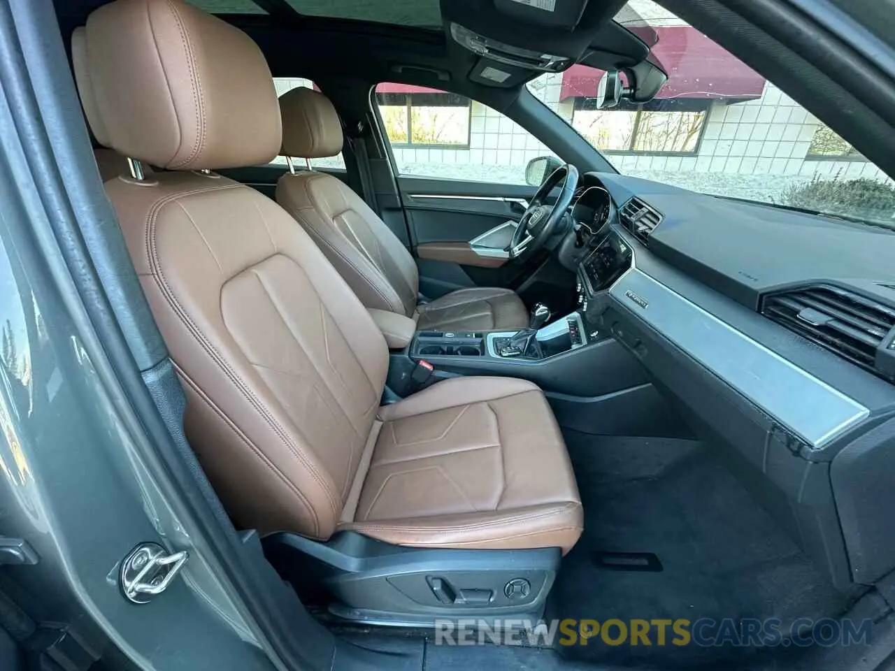 5 fotografías del automóvil dañado WA1AUCF3XM1102363 AUDI Q3 2021
