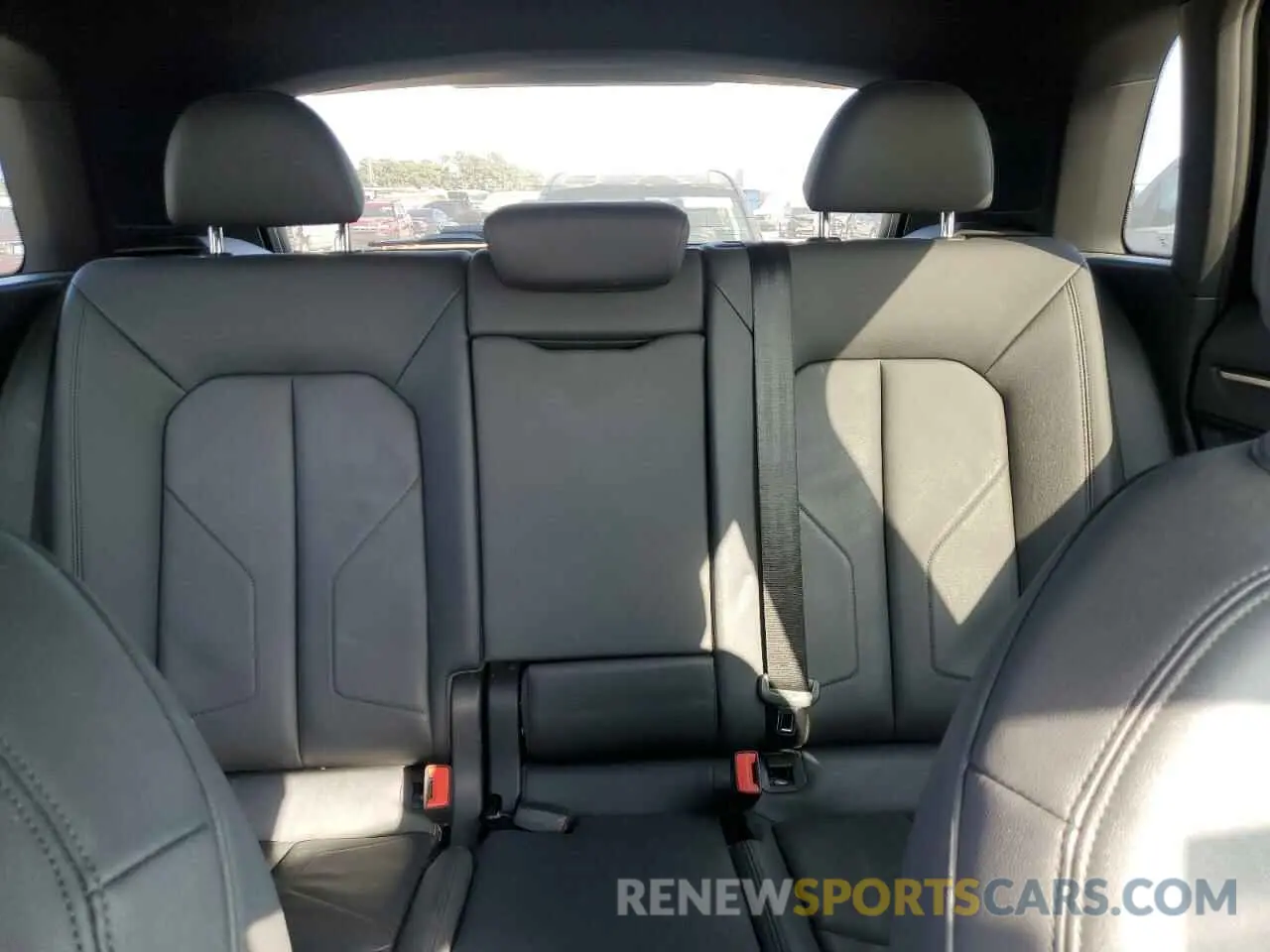 10 fotografías del automóvil dañado WA1AUCF3XM1136920 AUDI Q3 2021