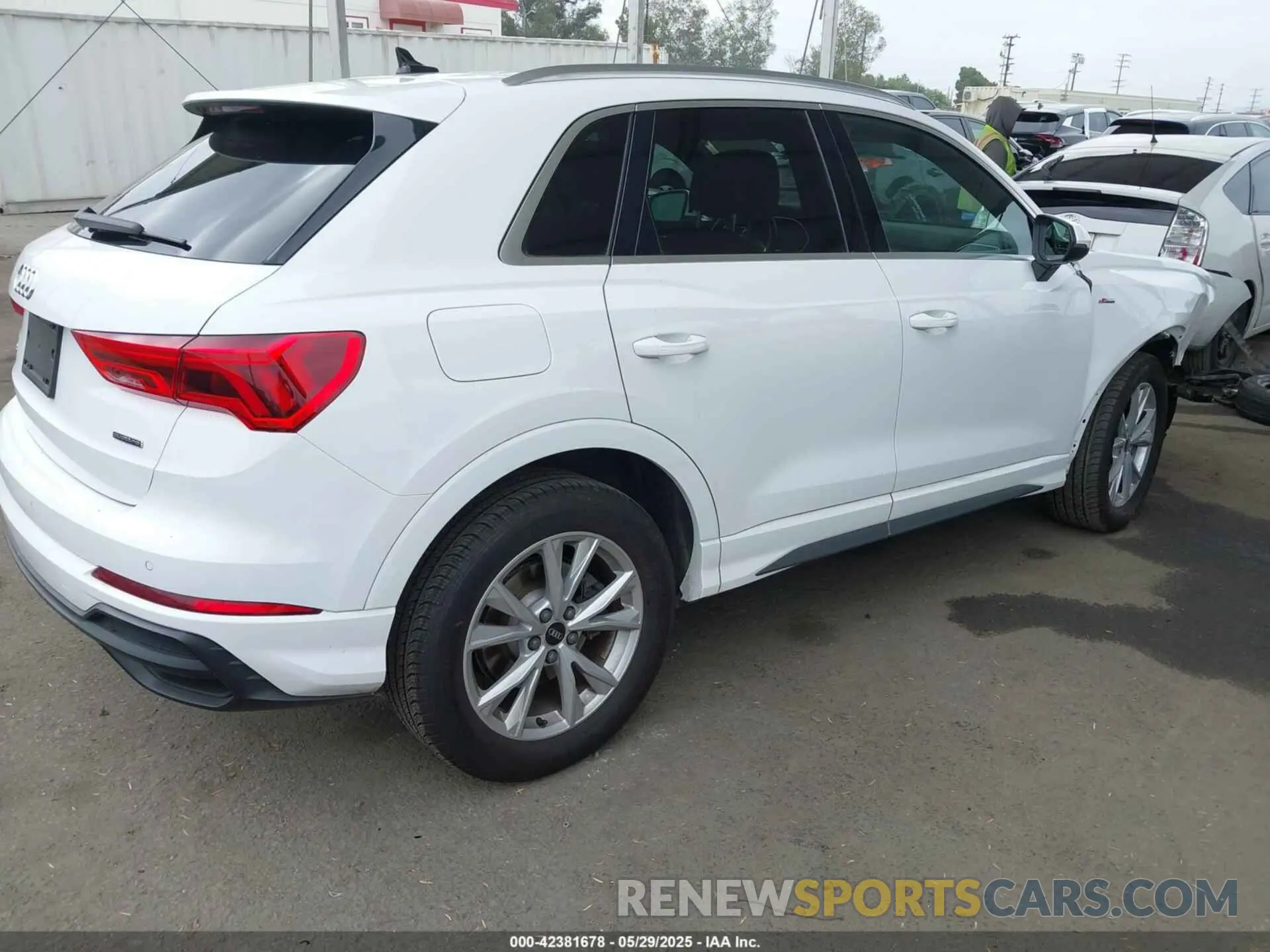 4 fotografías del automóvil dañado WA1DECF31M1074155 AUDI Q3 2021