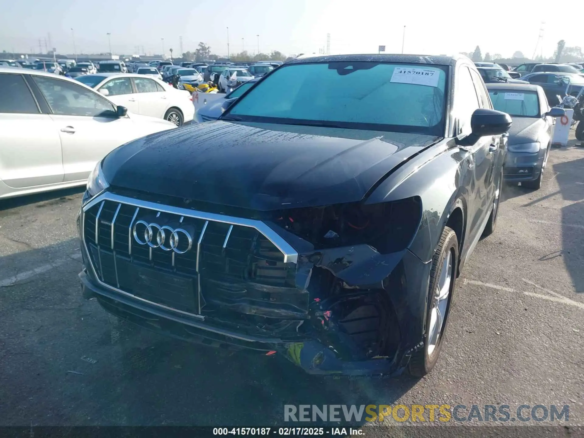 13 fotografías del automóvil dañado WA1DECF3XM1008140 AUDI Q3 2021