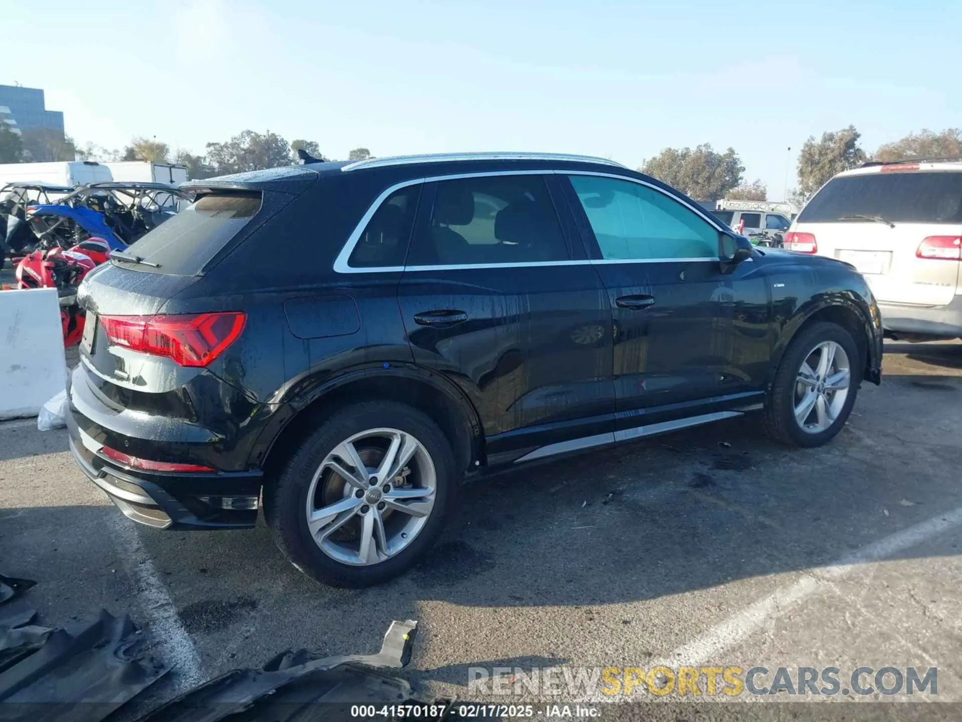 14 fotografías del automóvil dañado WA1DECF3XM1008140 AUDI Q3 2021