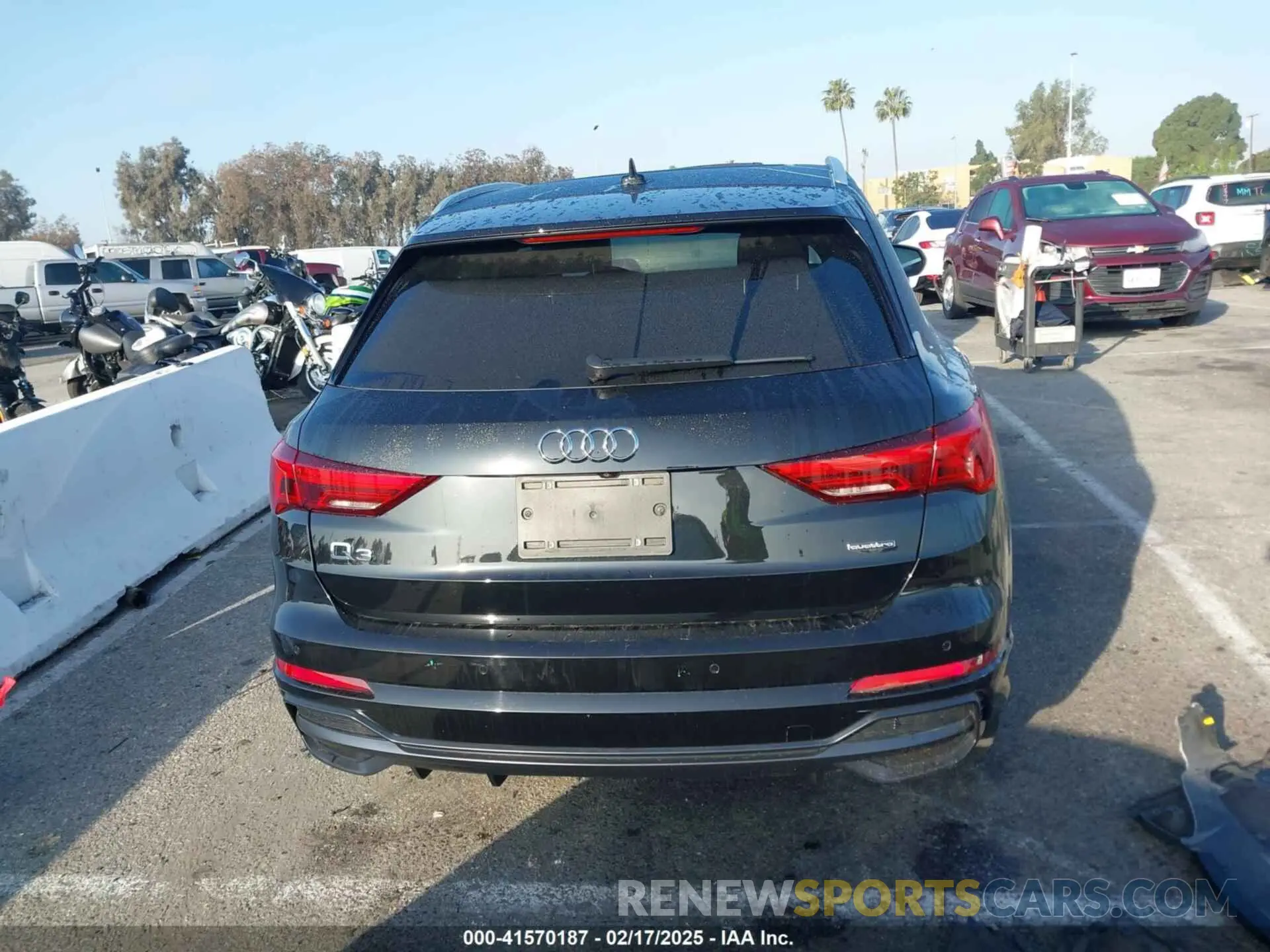 17 fotografías del automóvil dañado WA1DECF3XM1008140 AUDI Q3 2021
