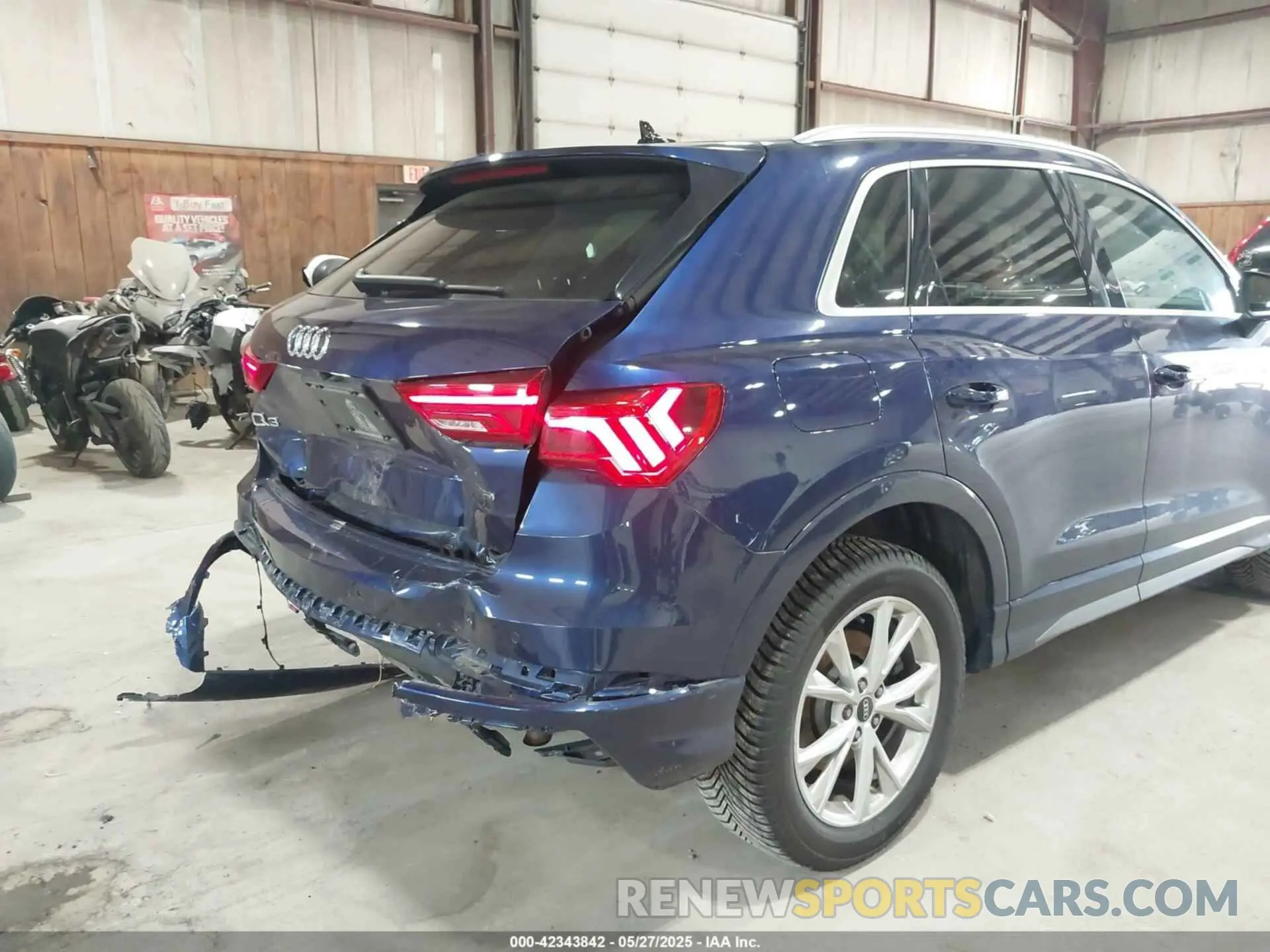 17 fotografías del automóvil dañado WA1EECF36M1061776 AUDI Q3 2021