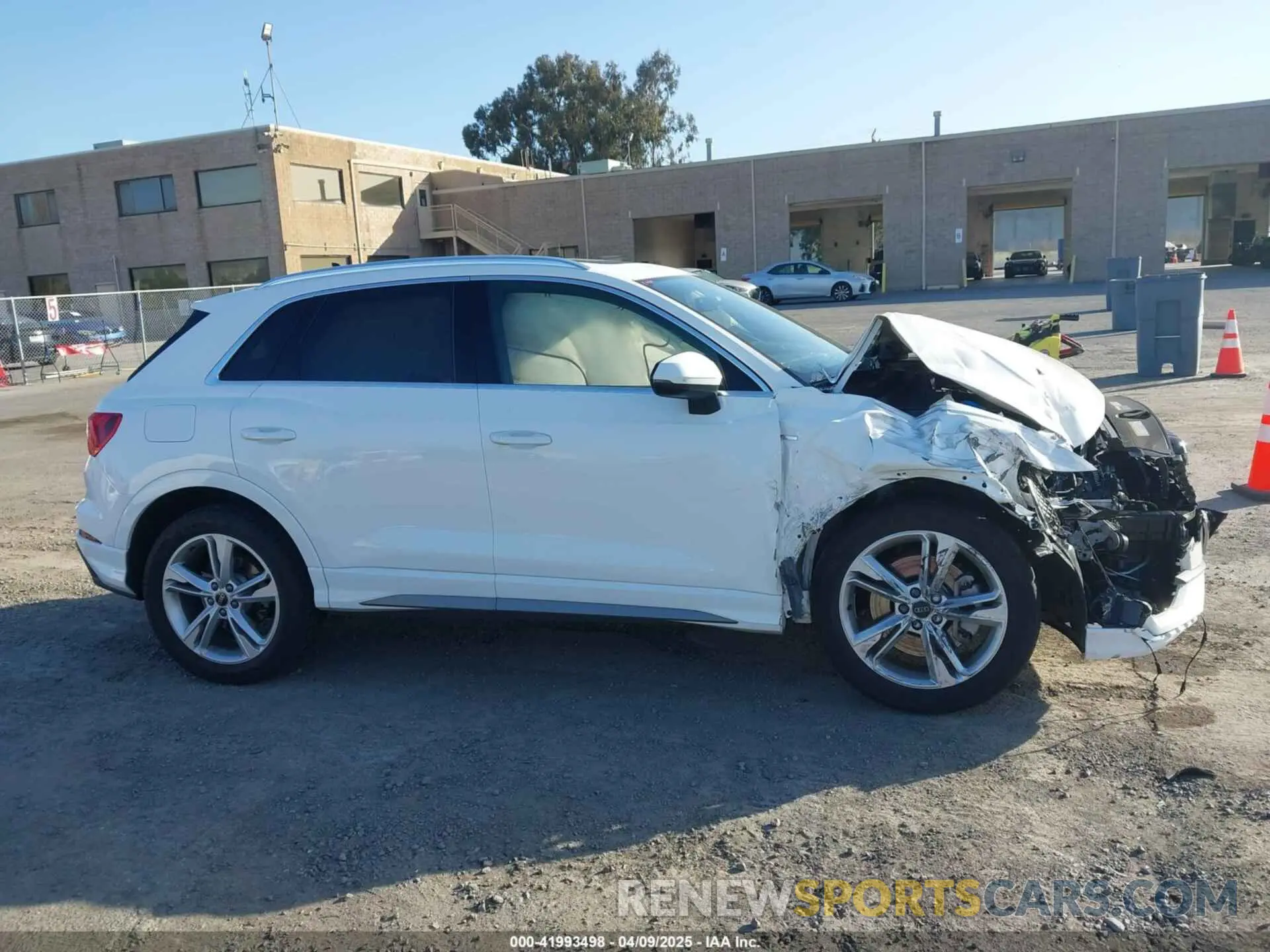 13 fotografías del automóvil dañado WA1EECF37M1044601 AUDI Q3 2021