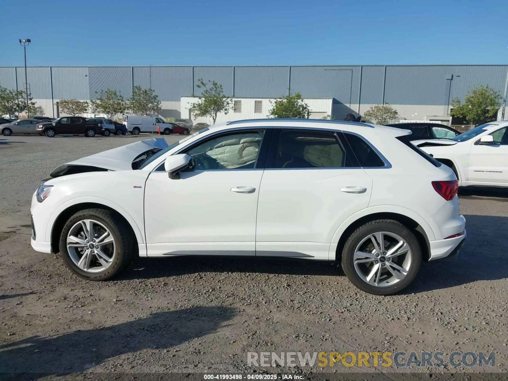 14 fotografías del automóvil dañado WA1EECF37M1044601 AUDI Q3 2021