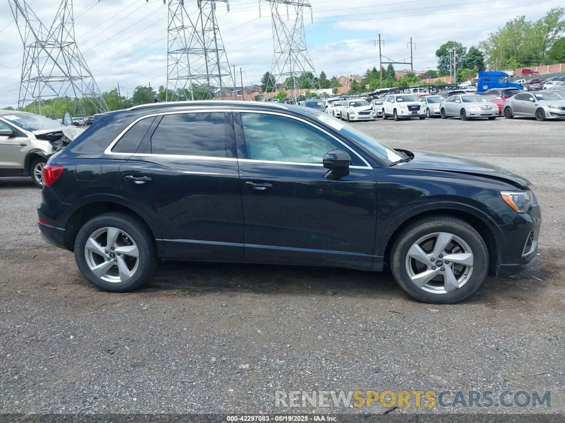 14 fotografías del automóvil dañado WA1AUCF37N1031270 AUDI Q3 2022