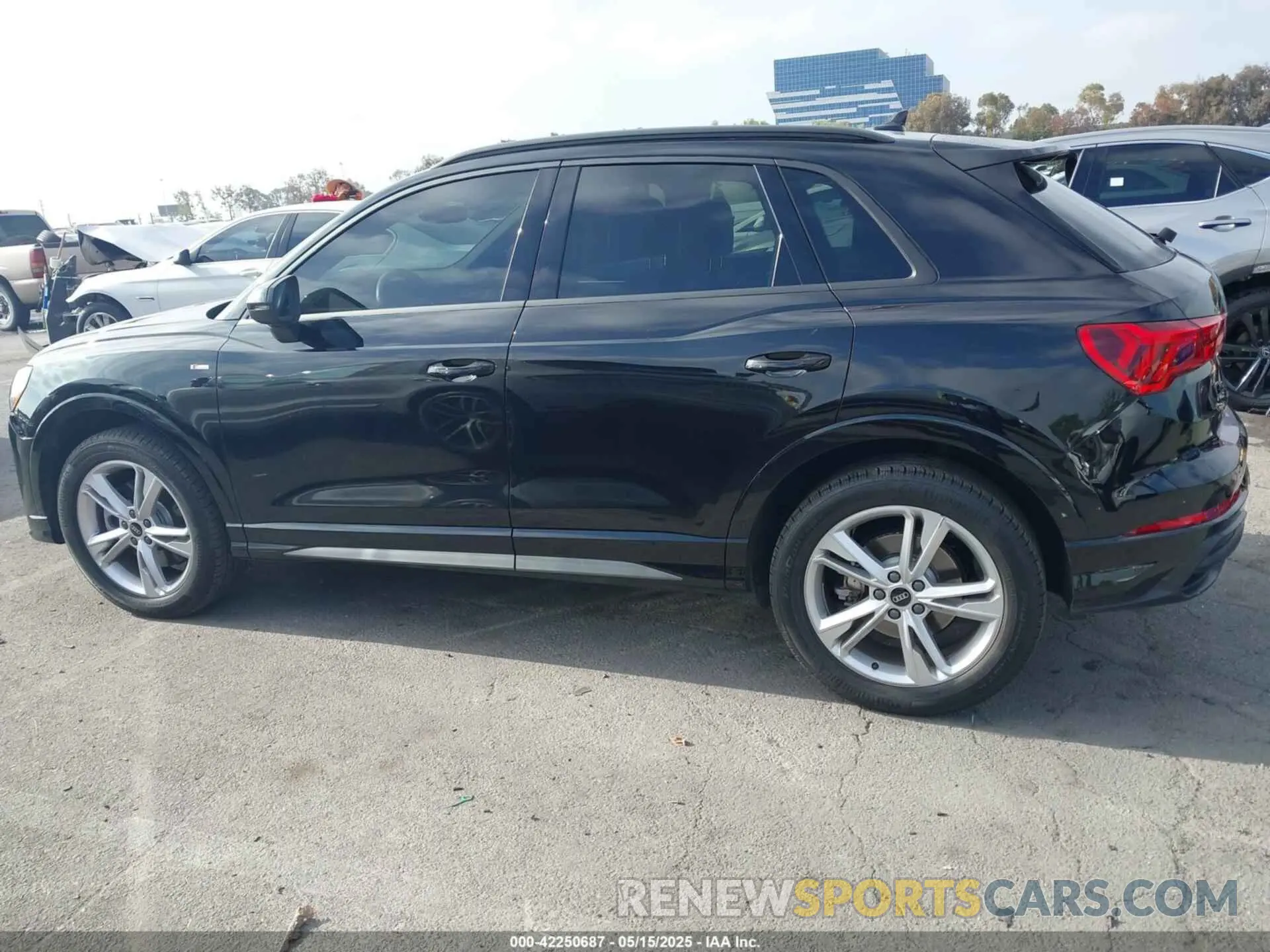 14 fotografías del automóvil dañado WA1DECF35N1095933 AUDI Q3 2022