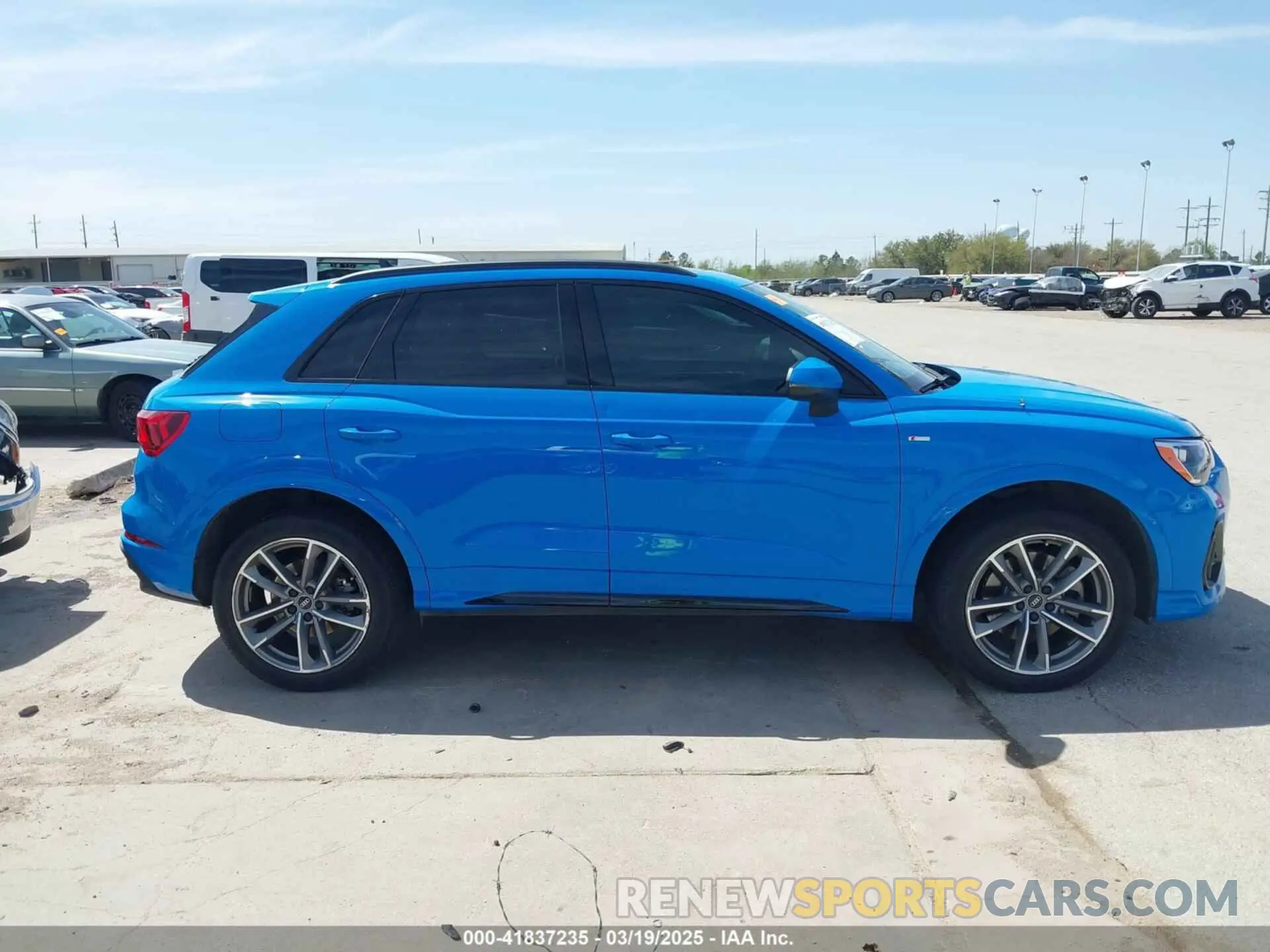 13 fotografías del automóvil dañado WA1DECF3XN1007622 AUDI Q3 2022