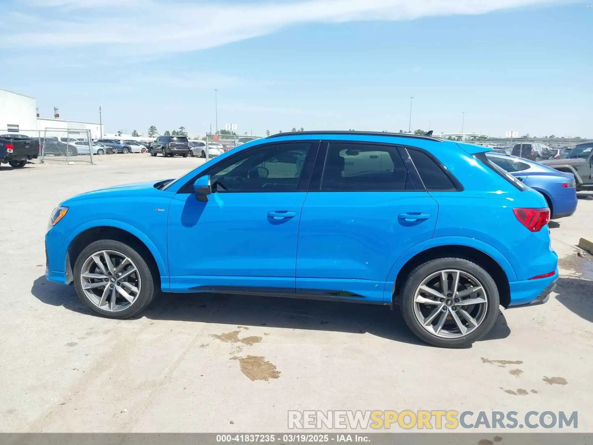 14 fotografías del automóvil dañado WA1DECF3XN1007622 AUDI Q3 2022