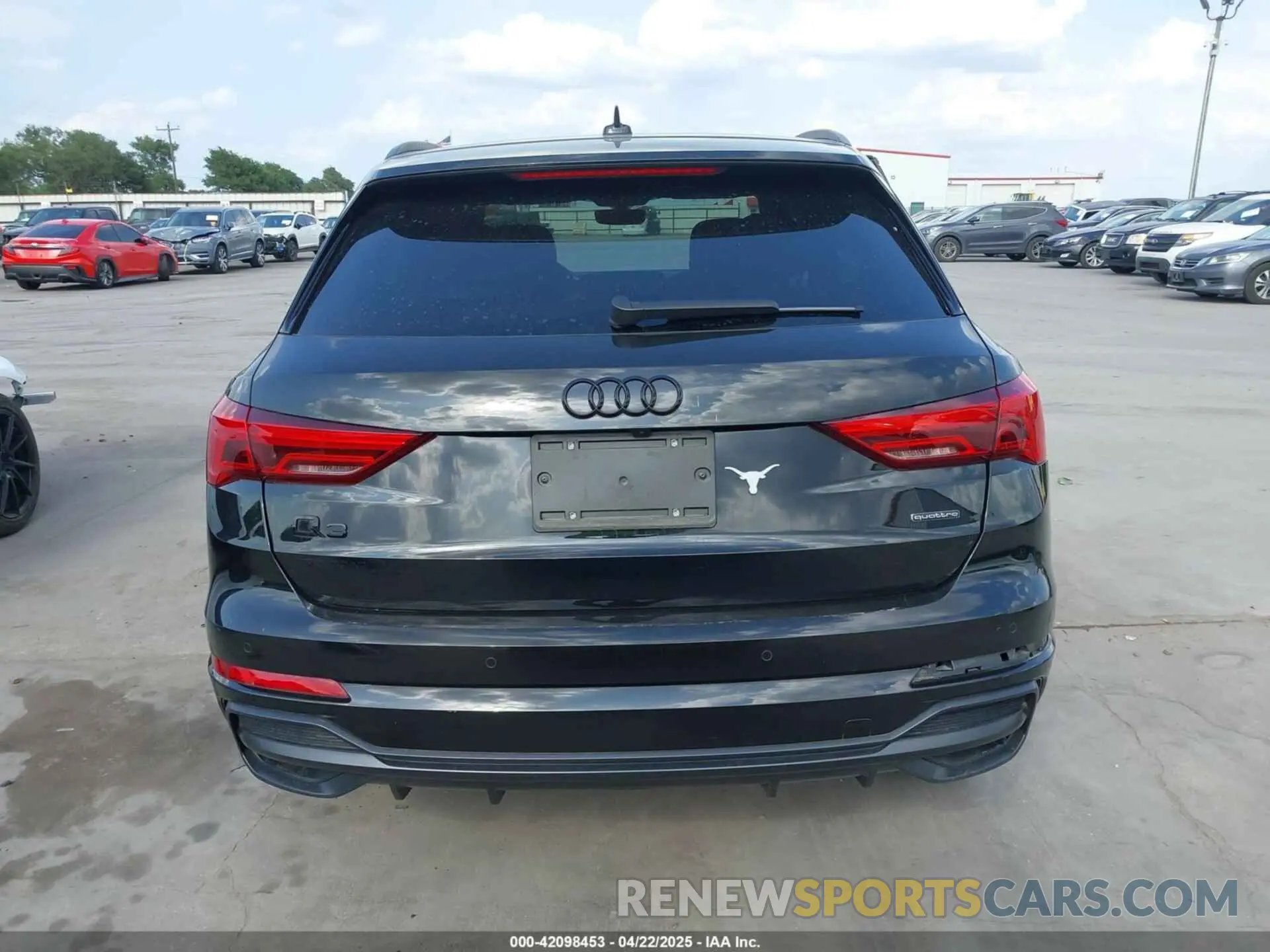 17 fotografías del automóvil dañado WA1EECF3XN1009942 AUDI Q3 2022