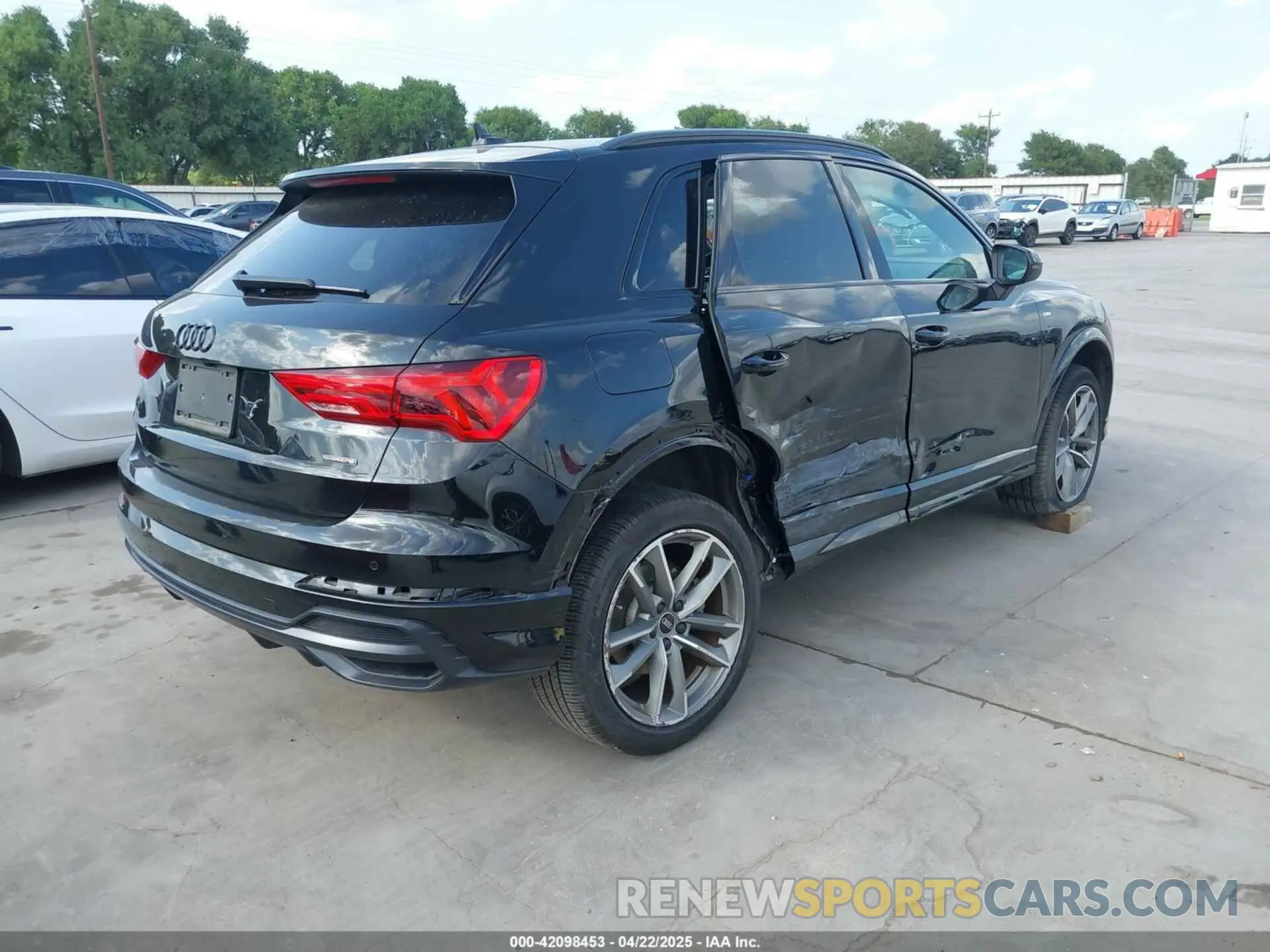 4 fotografías del automóvil dañado WA1EECF3XN1009942 AUDI Q3 2022