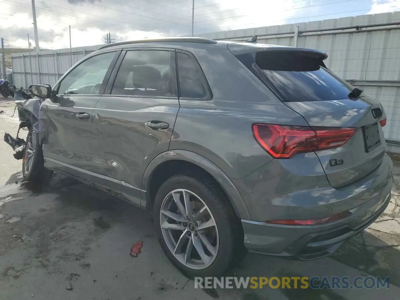 2 fotografías del automóvil dañado WA1EECF3XN1045971 AUDI Q3 2022