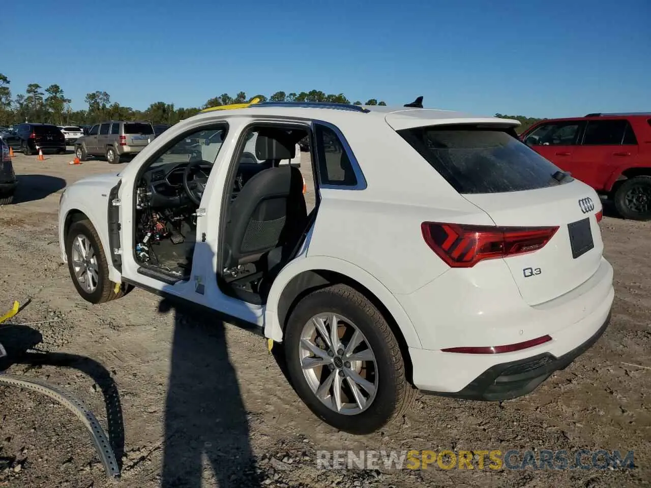 2 fotografías del automóvil dañado WA1DECF34P1048198 AUDI Q3 2023