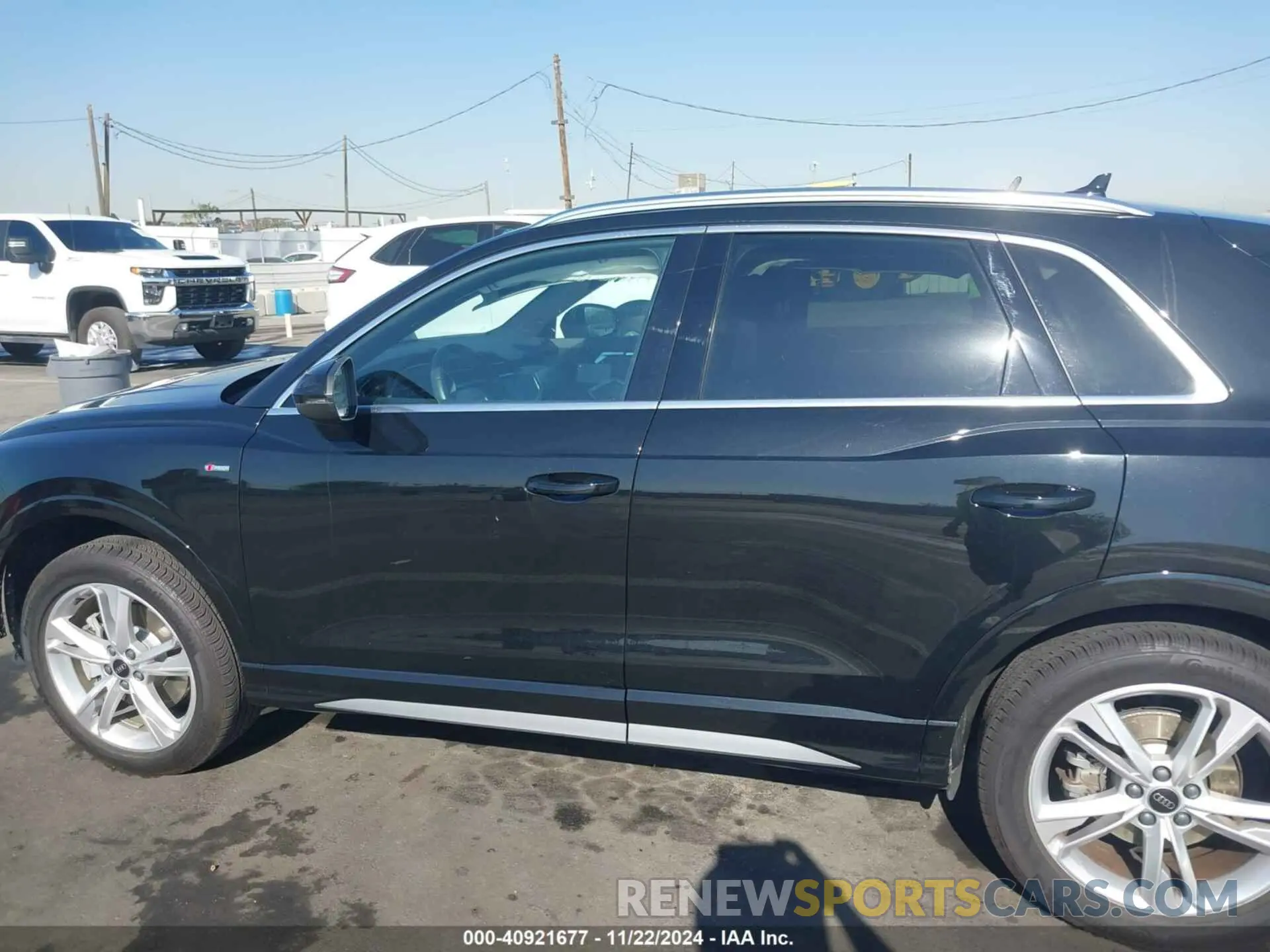 15 fotografías del automóvil dañado WA1DECF3XP1152839 AUDI Q3 2023