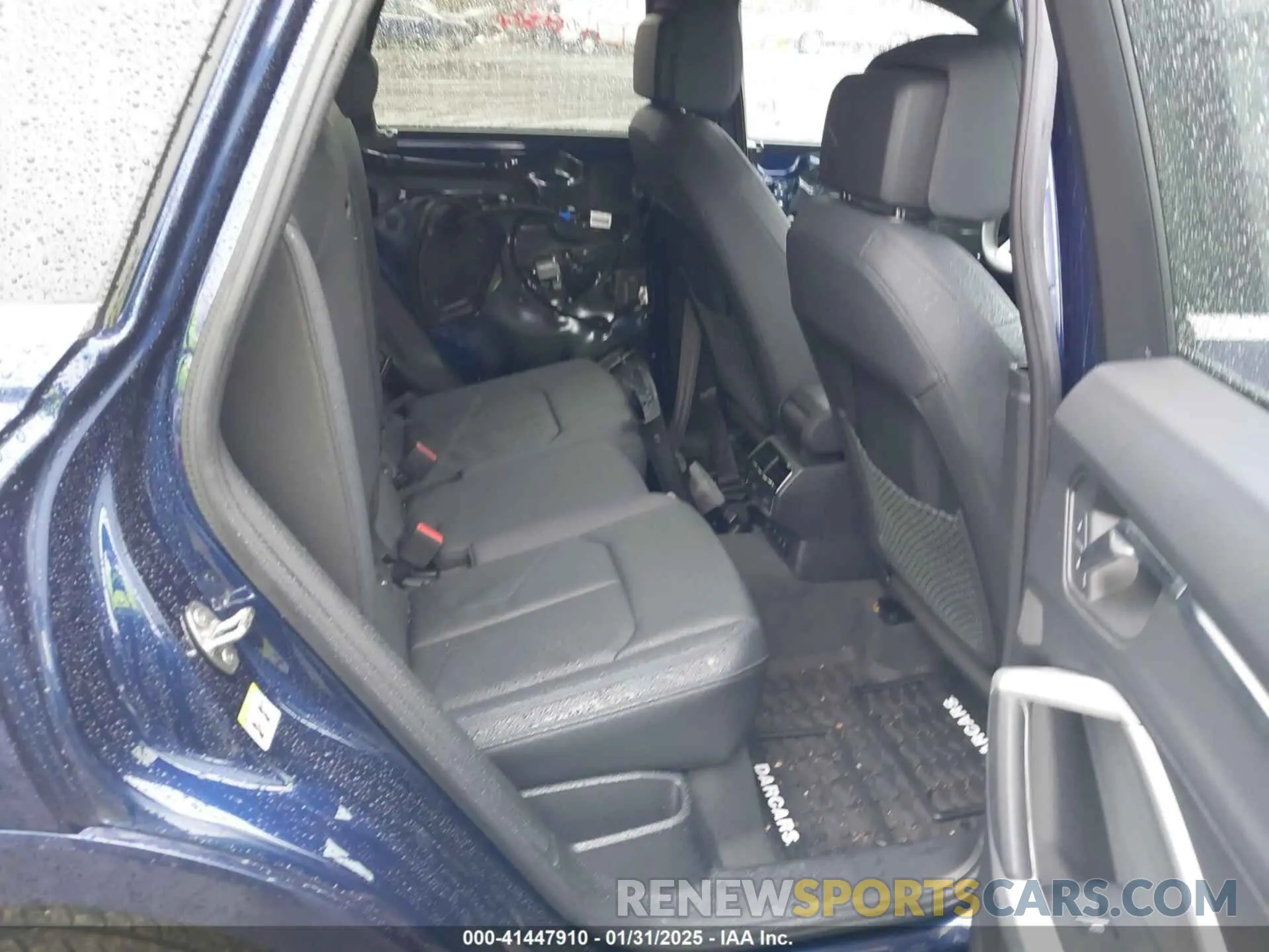 8 fotografías del automóvil dañado WA1DECF31R1114404 AUDI Q3 2024