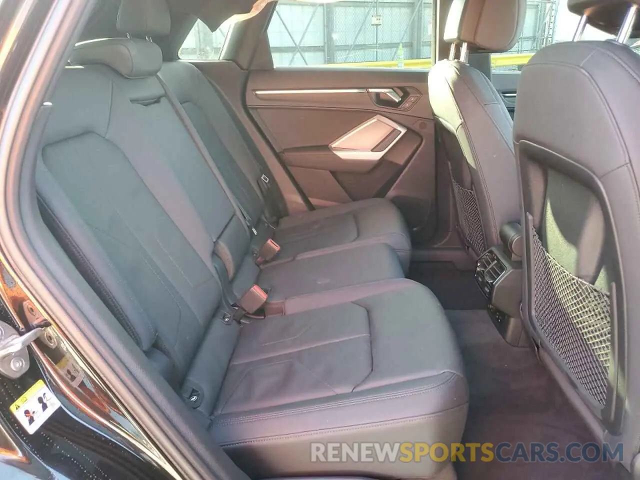 12 fotografías del automóvil dañado WA1DECF32R1023321 AUDI Q3 2024