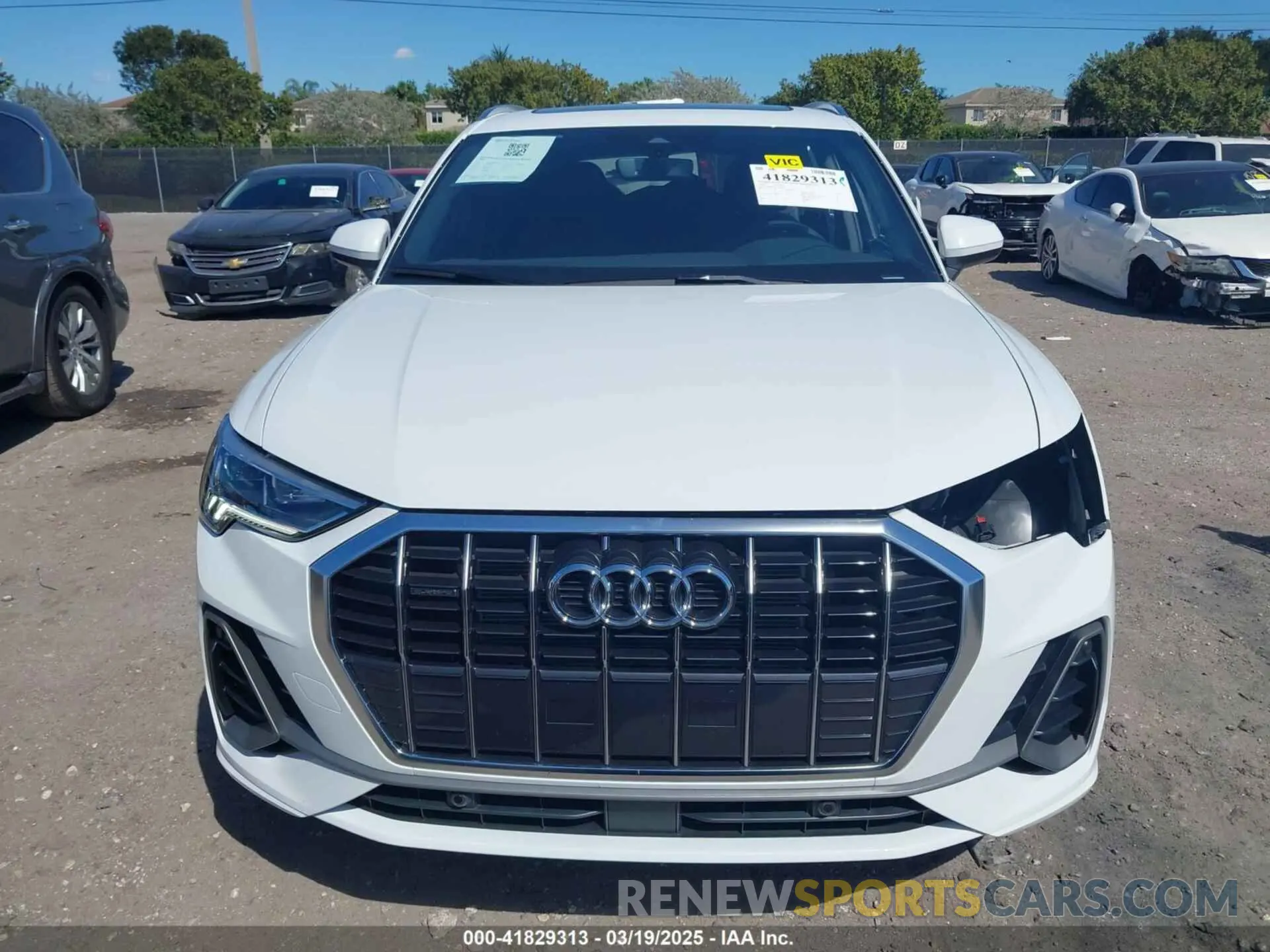 13 fotografías del automóvil dañado WA1DECF34R1201052 AUDI Q3 2024