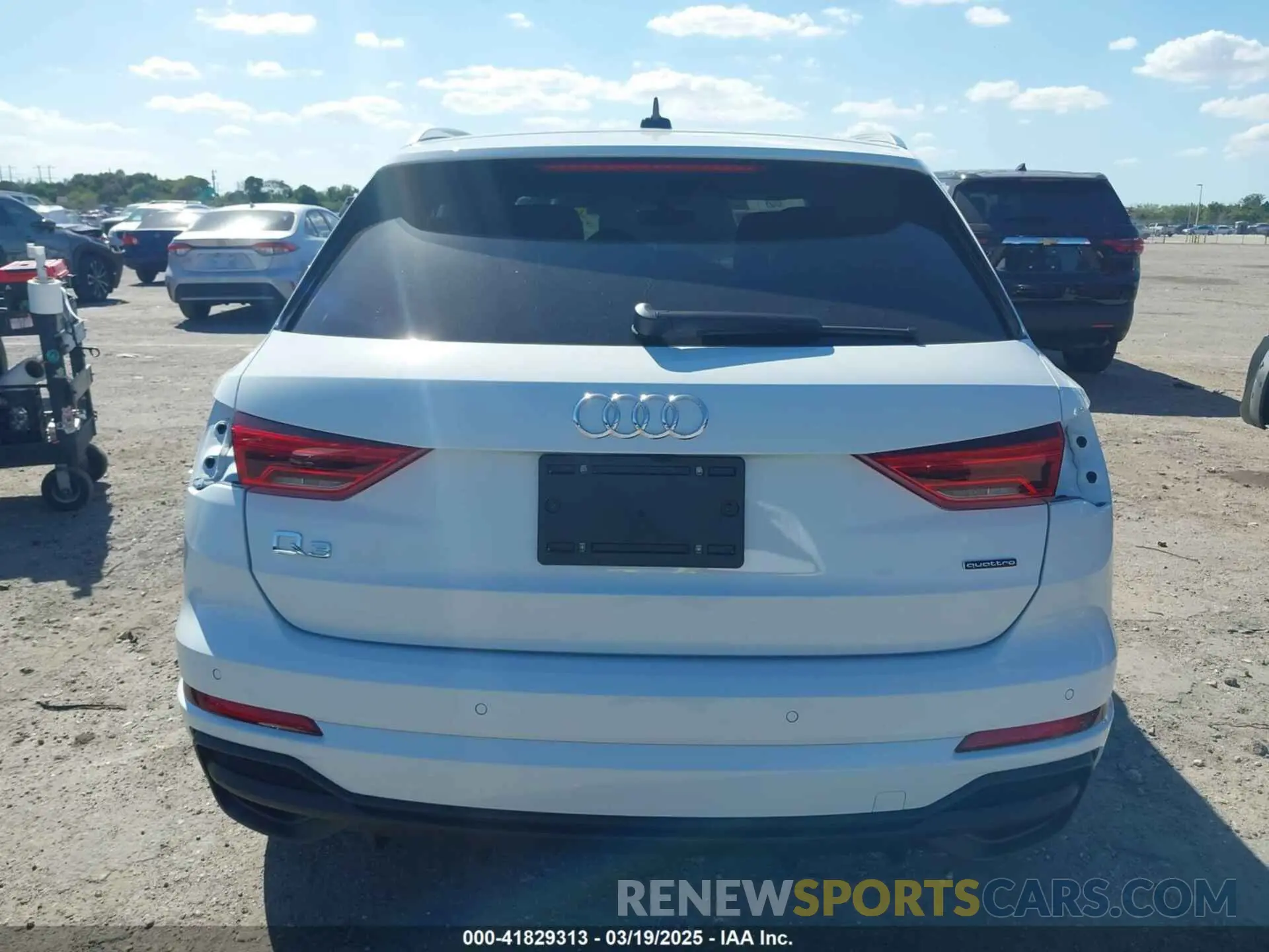 17 fotografías del automóvil dañado WA1DECF34R1201052 AUDI Q3 2024