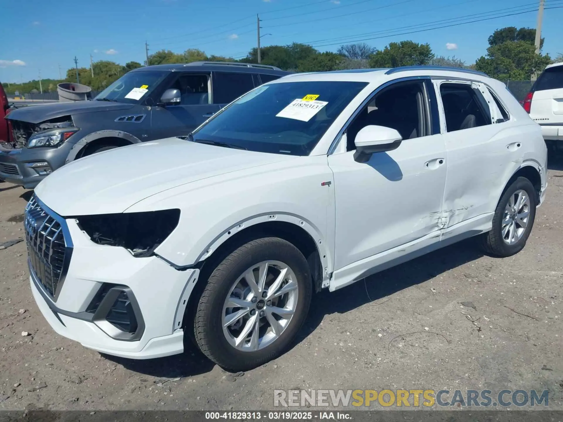 2 fotografías del automóvil dañado WA1DECF34R1201052 AUDI Q3 2024