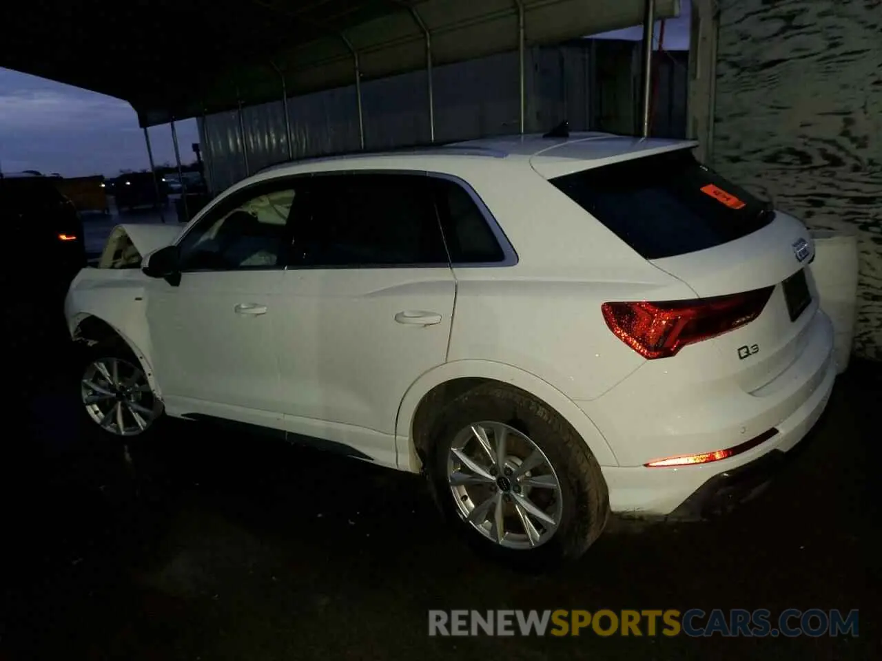 2 fotografías del automóvil dañado WA1DECF35R1082556 AUDI Q3 2024