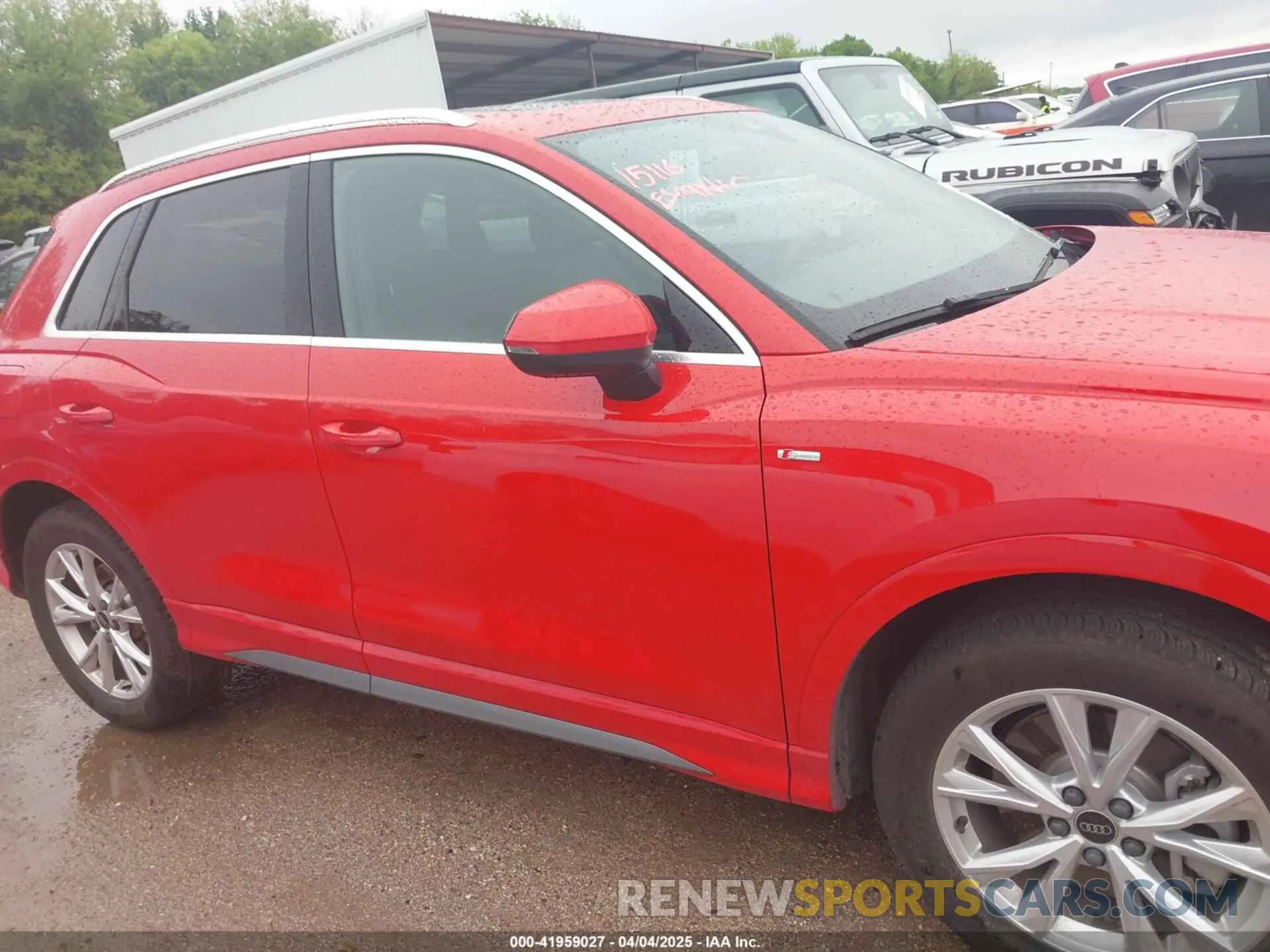 13 fotografías del automóvil dañado WA1DECF36R1126631 AUDI Q3 2024