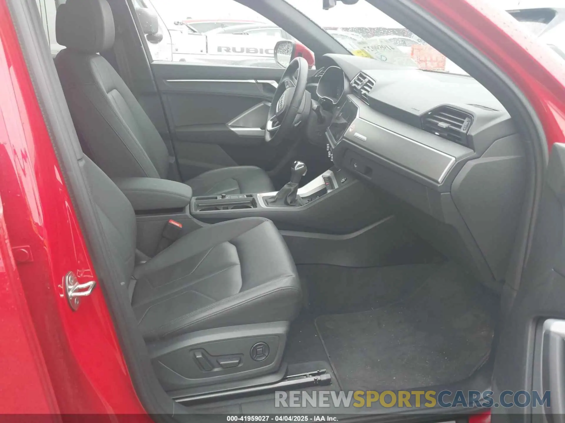 5 fotografías del automóvil dañado WA1DECF36R1126631 AUDI Q3 2024