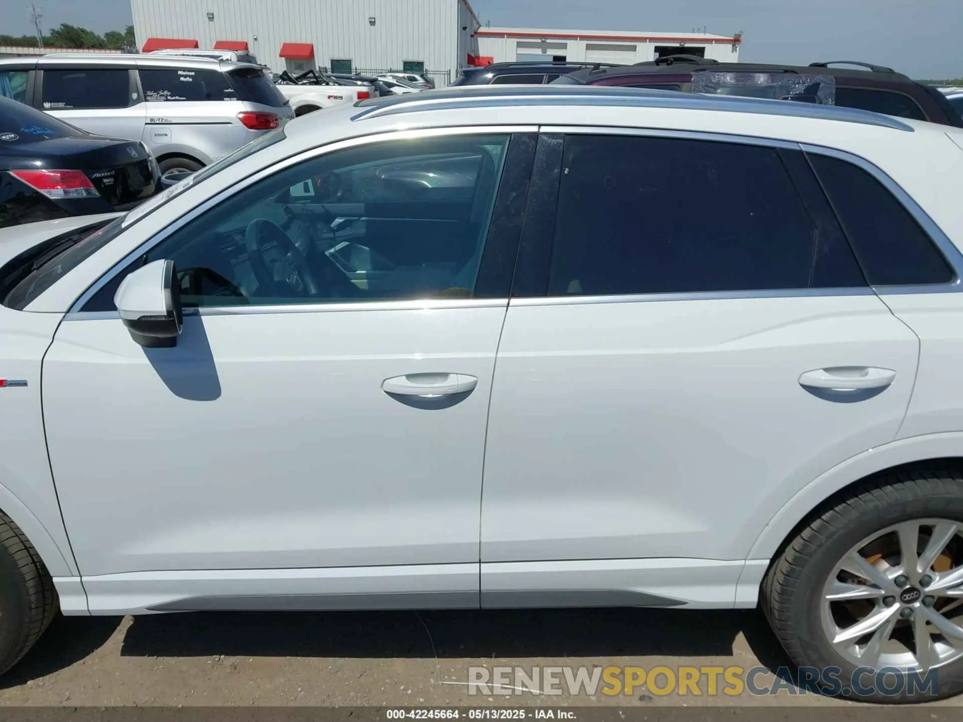 14 fotografías del automóvil dañado WA1DECF37R1044715 AUDI Q3 2024