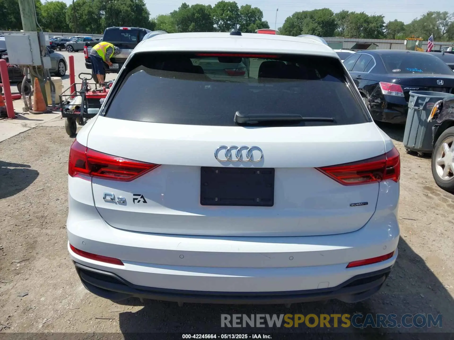 16 fotografías del automóvil dañado WA1DECF37R1044715 AUDI Q3 2024
