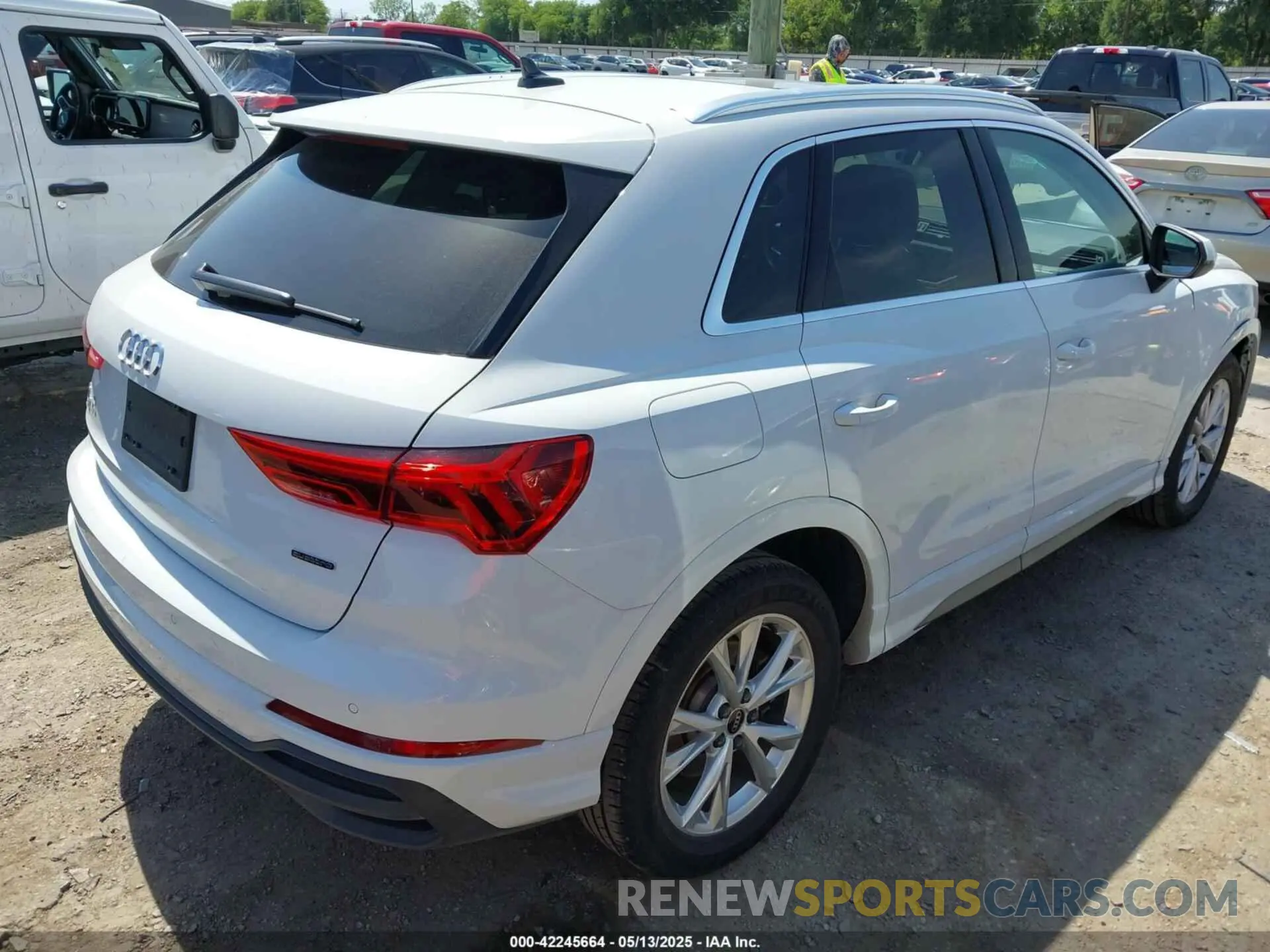 4 fotografías del automóvil dañado WA1DECF37R1044715 AUDI Q3 2024