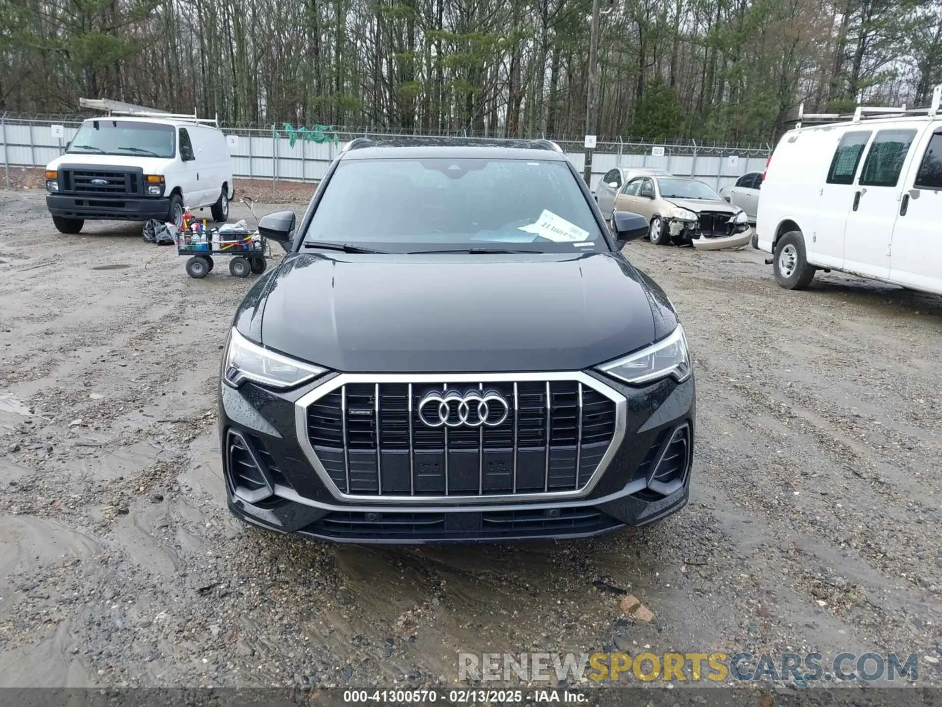 13 fotografías del automóvil dañado WA1DECF37R1116240 AUDI Q3 2024