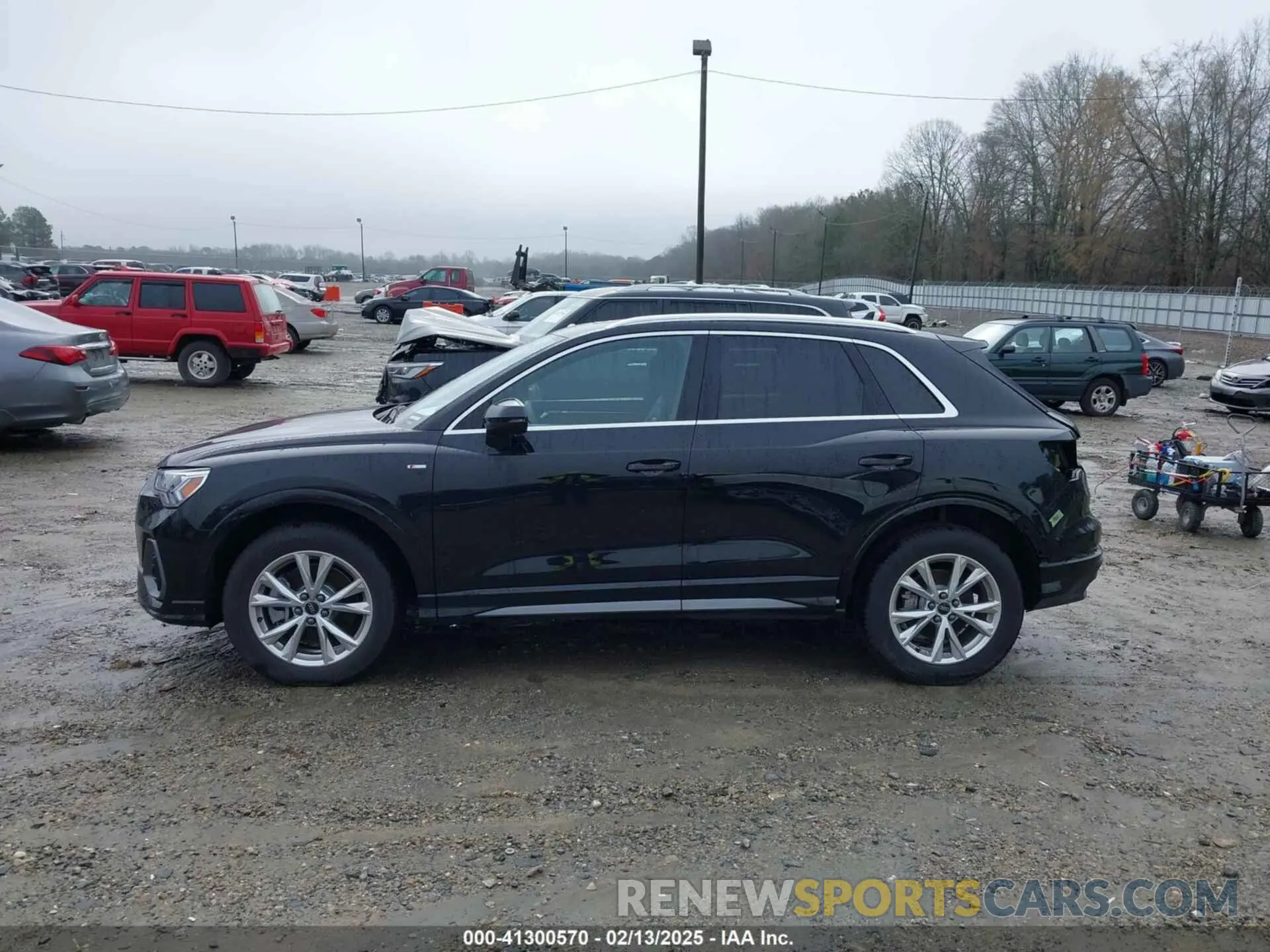 15 fotografías del automóvil dañado WA1DECF37R1116240 AUDI Q3 2024