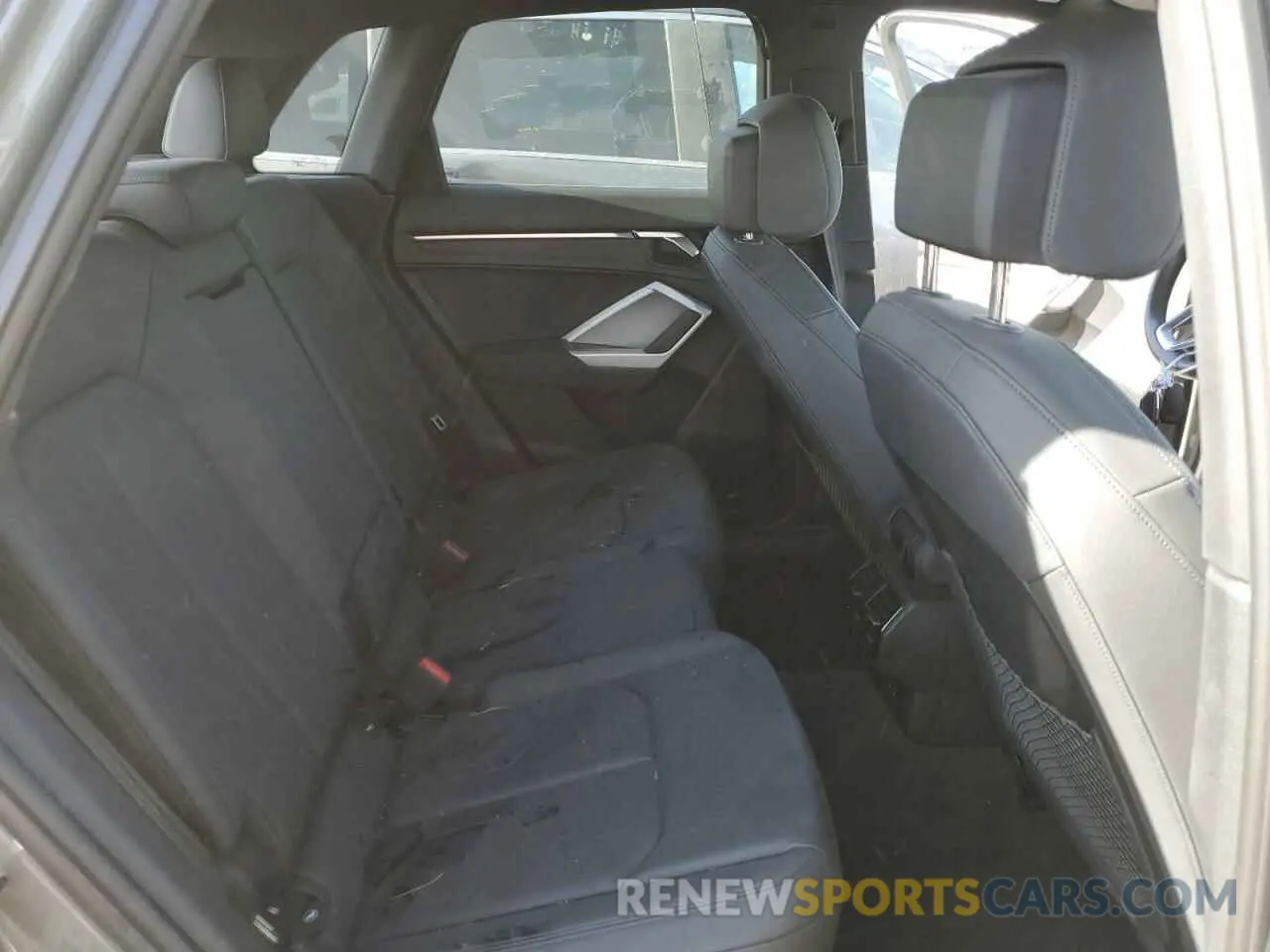 11 fotografías del automóvil dañado WA1DECF39R1092698 AUDI Q3 2024