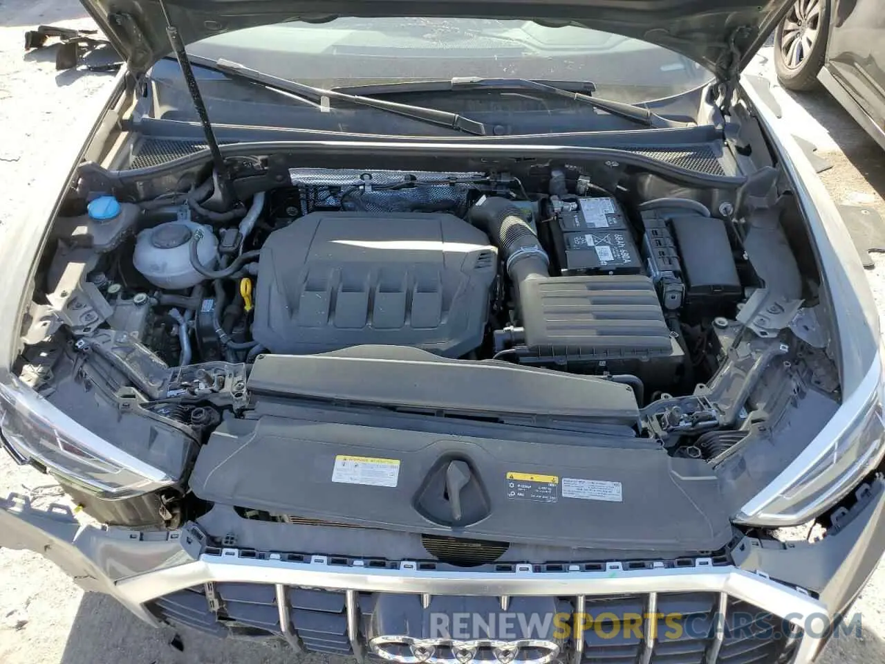 12 fotografías del automóvil dañado WA1DECF39R1092698 AUDI Q3 2024