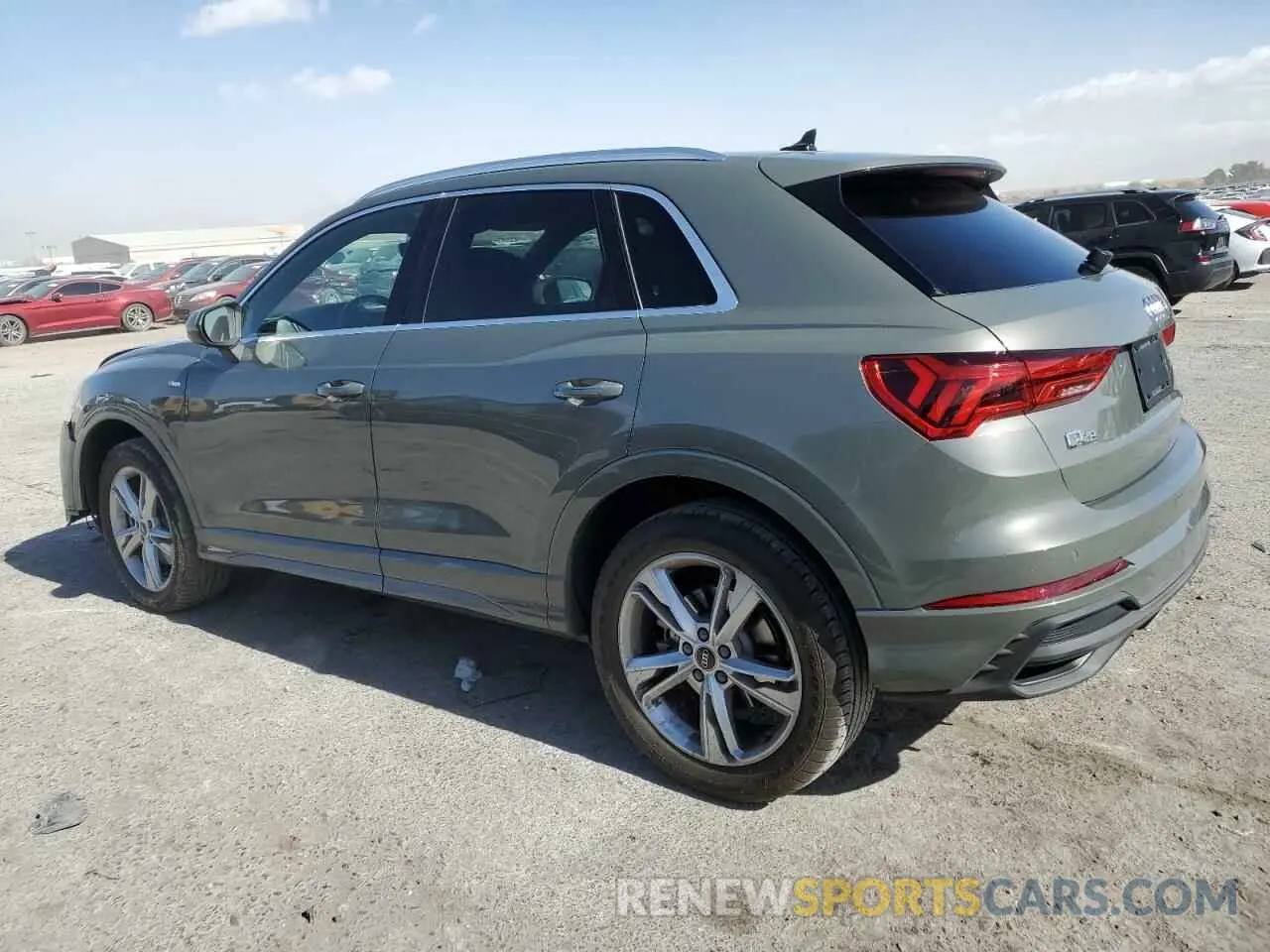 2 fotografías del automóvil dañado WA1DECF39R1092698 AUDI Q3 2024