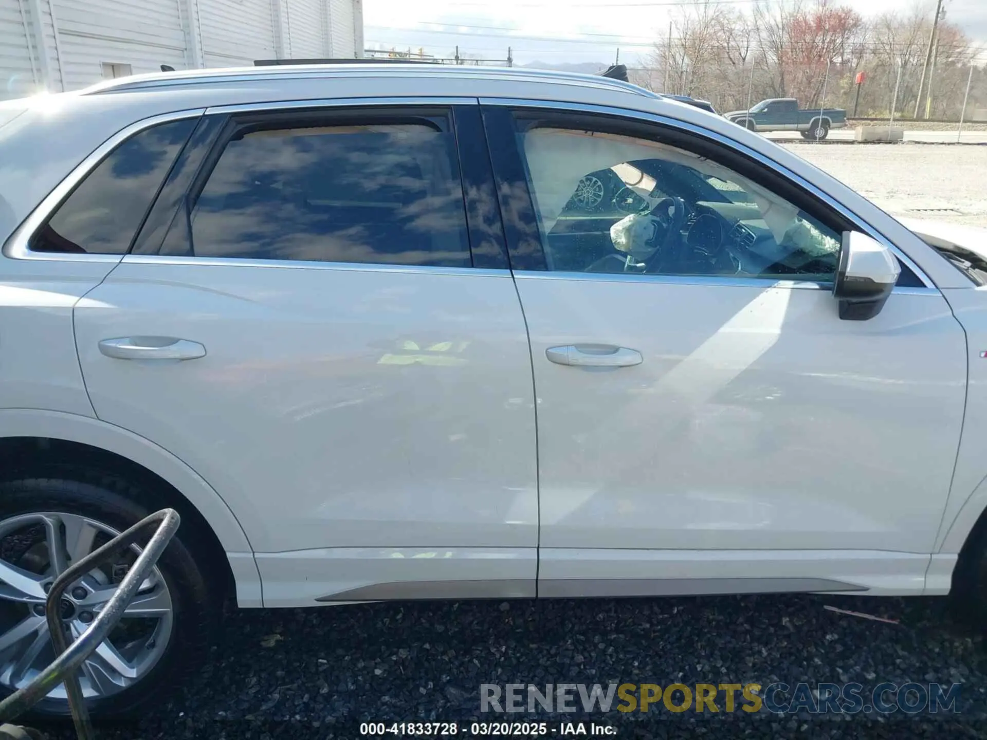 14 fotografías del automóvil dañado WA1DECF3XR1108195 AUDI Q3 2024