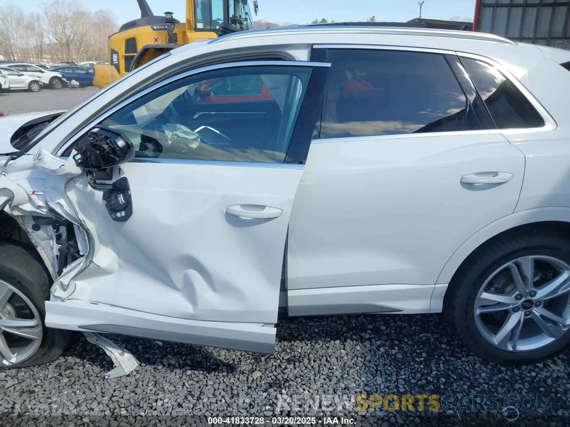 15 fotografías del automóvil dañado WA1DECF3XR1108195 AUDI Q3 2024