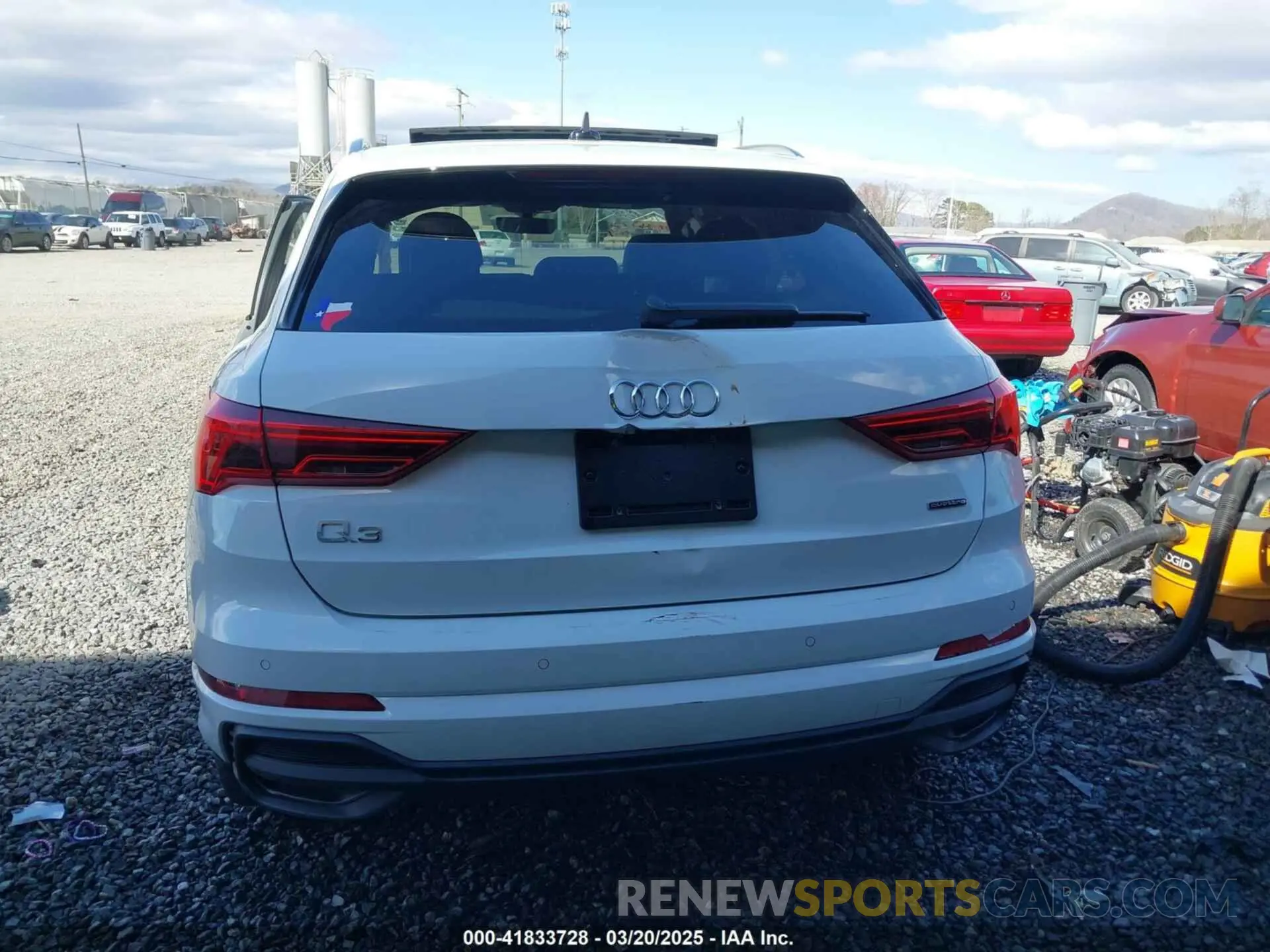 17 fotografías del automóvil dañado WA1DECF3XR1108195 AUDI Q3 2024
