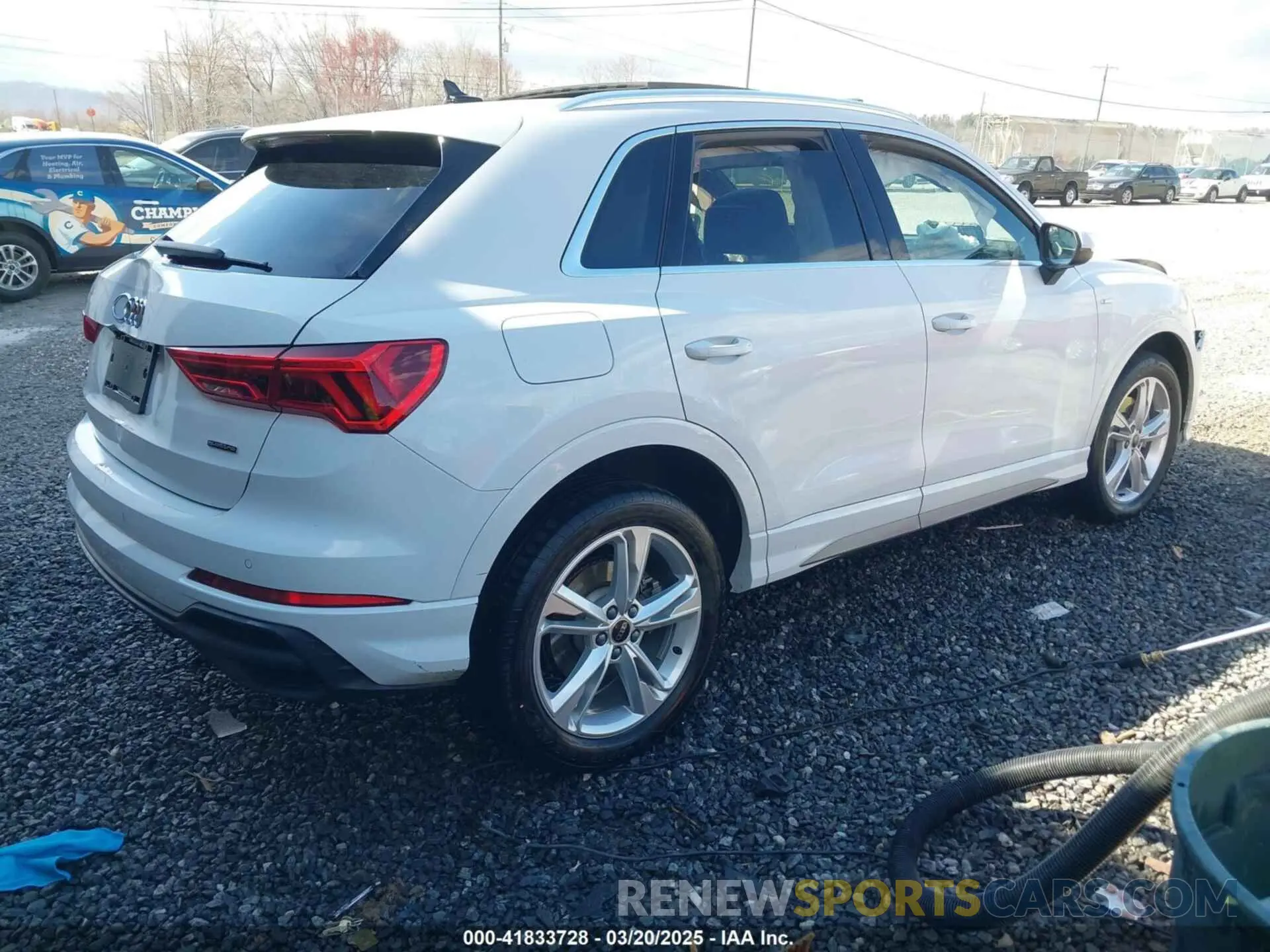 4 fotografías del automóvil dañado WA1DECF3XR1108195 AUDI Q3 2024