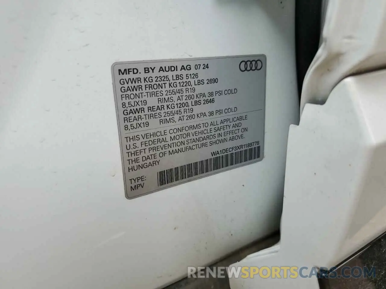 12 fotografías del automóvil dañado WA1DECF3XR1189778 AUDI Q3 2024