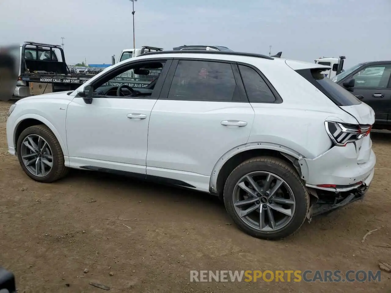 2 fotografías del automóvil dañado WA1DECF3XR1189778 AUDI Q3 2024