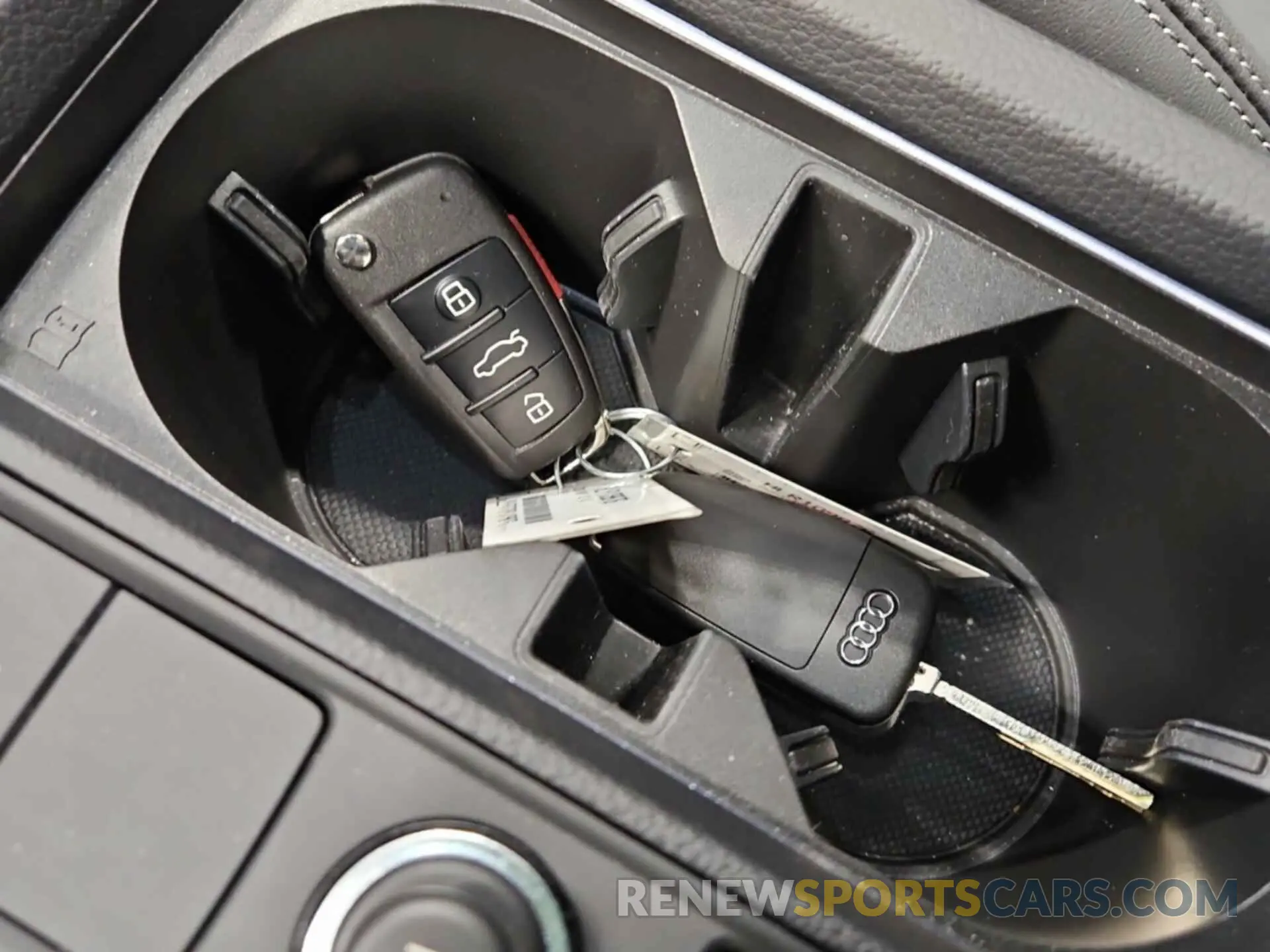 25 fotografías del automóvil dañado WA1EECF30R1109876 AUDI Q3 2024