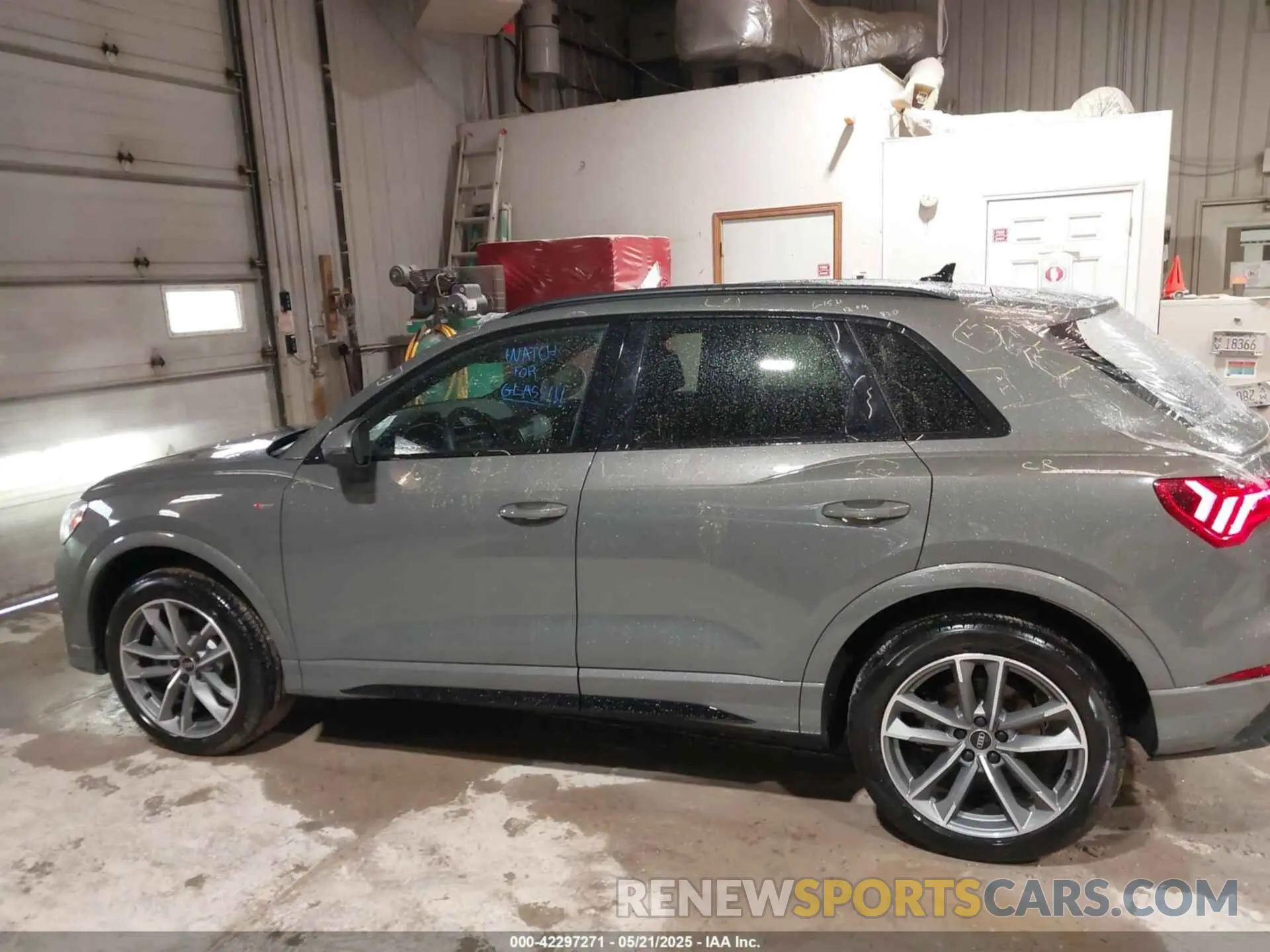 14 fotografías del automóvil dañado WA1EECF30R1156373 AUDI Q3 2024