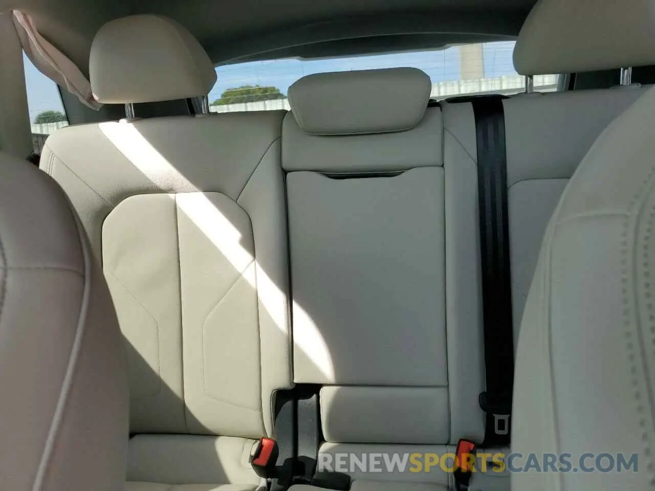 10 fotografías del automóvil dañado WA1EECF31R1145608 AUDI Q3 2024