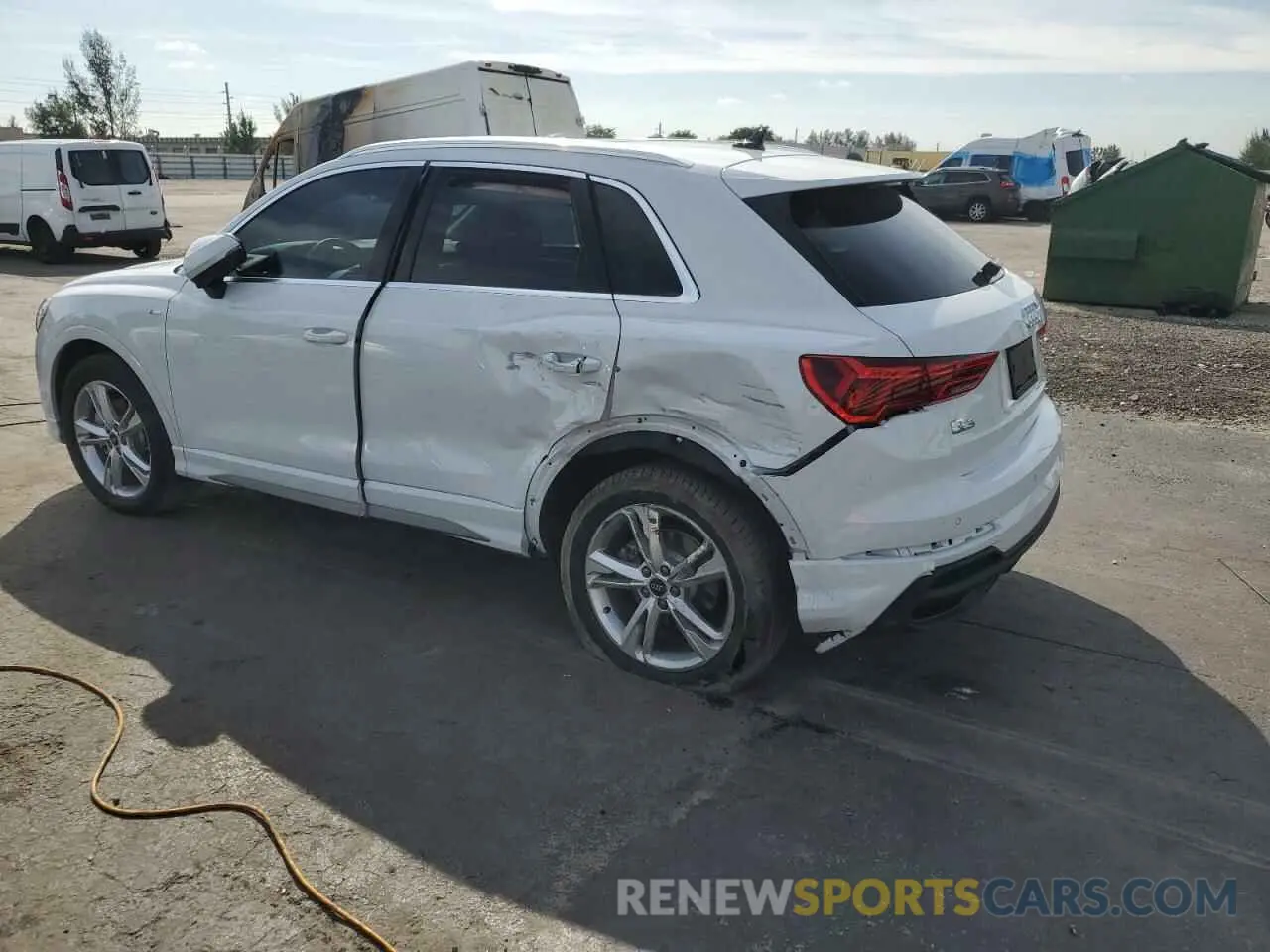 2 fotografías del automóvil dañado WA1EECF31R1145608 AUDI Q3 2024