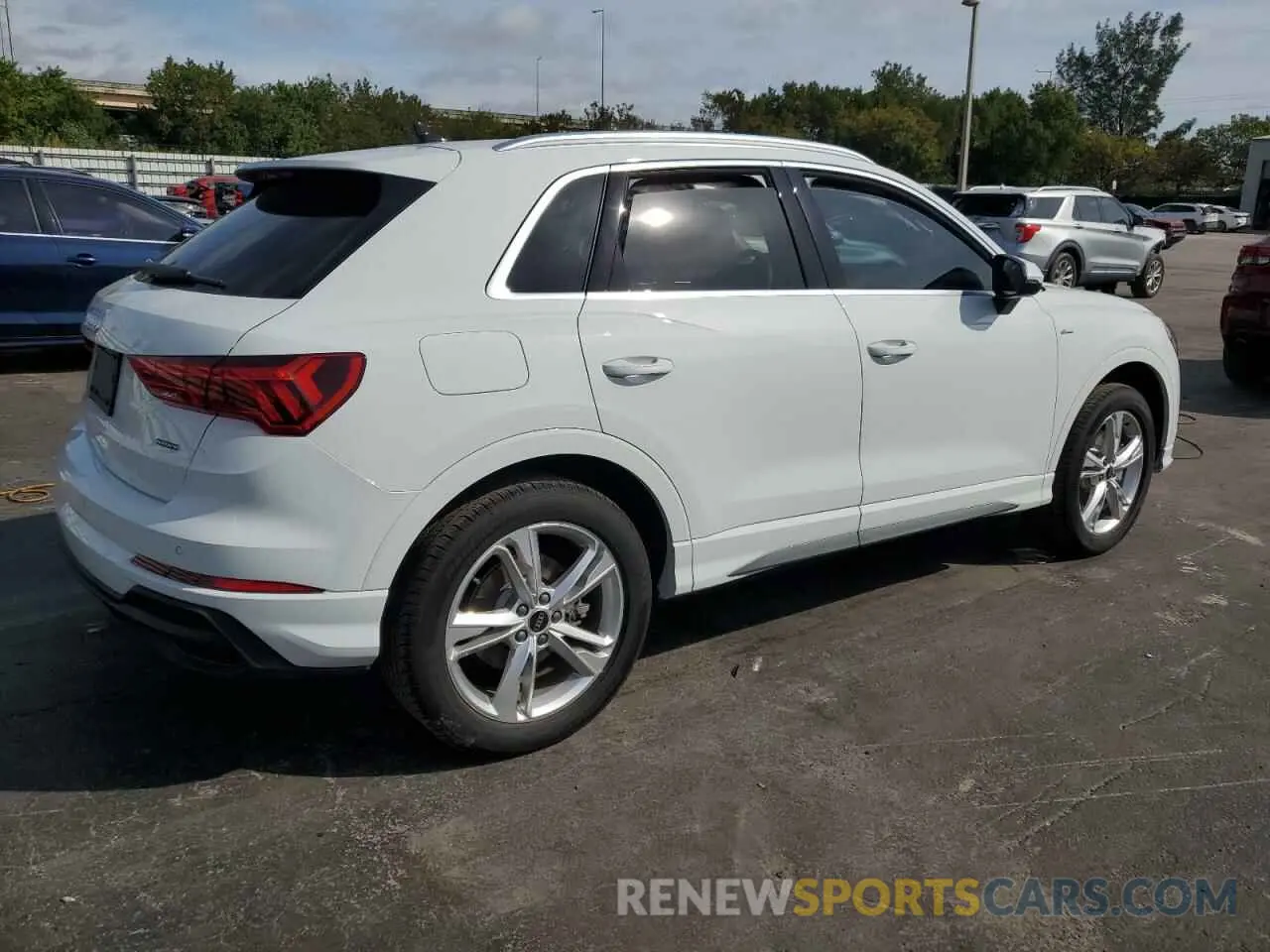 3 fotografías del automóvil dañado WA1EECF31R1145608 AUDI Q3 2024